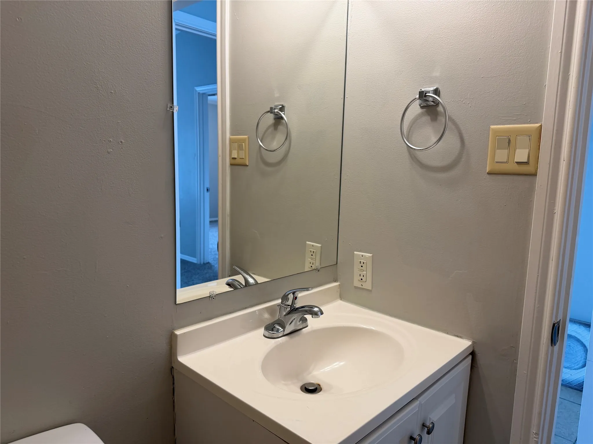 Single Family Residence For Rent in Dallas County , 13755 Biggs Street, Dallas, Texas 75253, 3 Bedroom, 2 Bathroom, Garage spaces, 1,195 Sqft, built in 2001, mls#21370989, Real Estate Agent in Dallas, Homes For Rent in Dallas county, Homes For Rent in Dallas, Realtor in Dallas Texas, Real Estate Brokerage Independent Realty Texas, Luminita Cordes Realtor