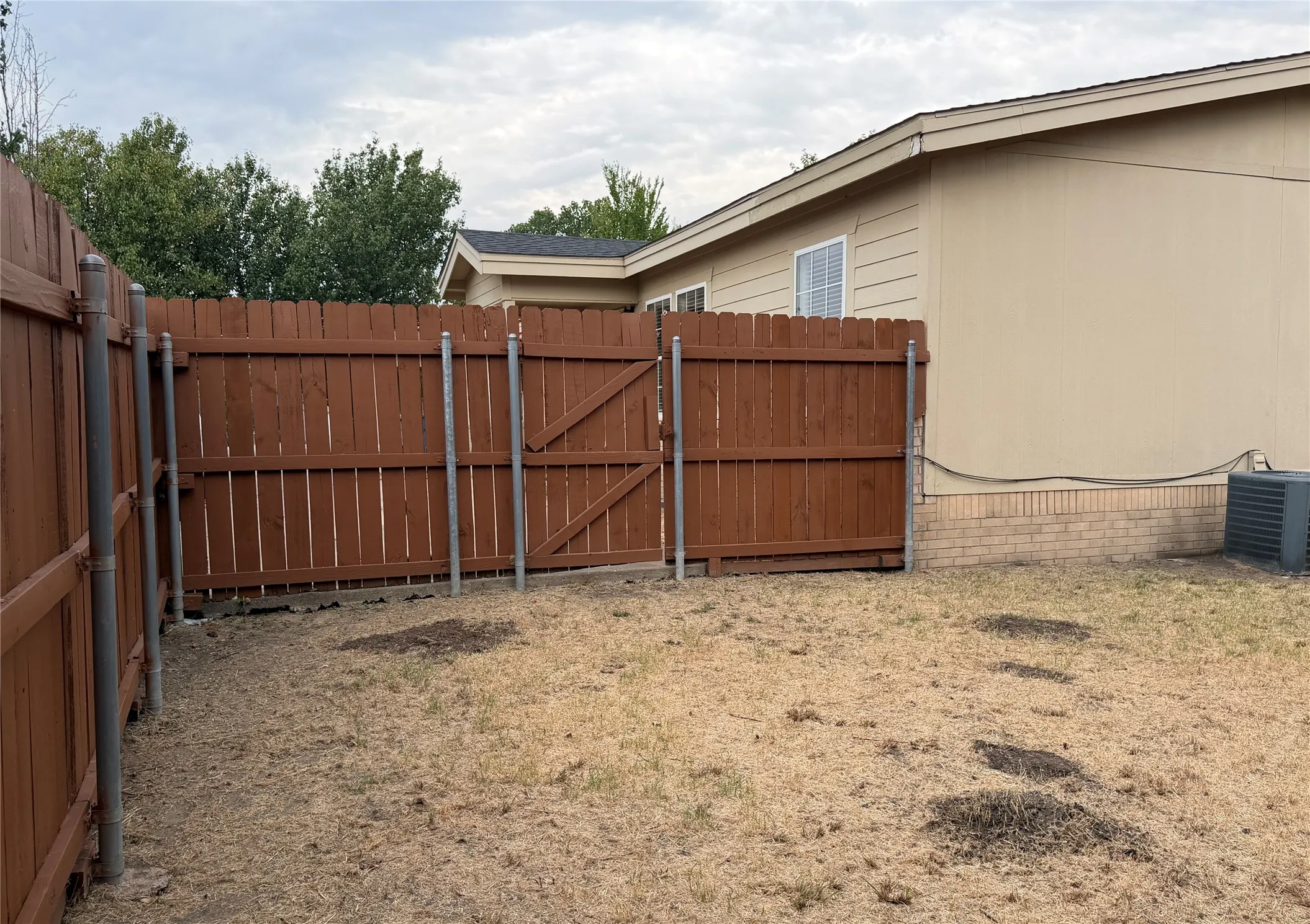 Single Family Residence For Rent in Dallas County , 13755 Biggs Street, Dallas, Texas 75253, 3 Bedroom, 2 Bathroom, Garage spaces, 1,195 Sqft, built in 2001, mls#21370989, Real Estate Agent in Dallas, Homes For Rent in Dallas county, Homes For Rent in Dallas, Realtor in Dallas Texas, Real Estate Brokerage Independent Realty Texas, Luminita Cordes Realtor