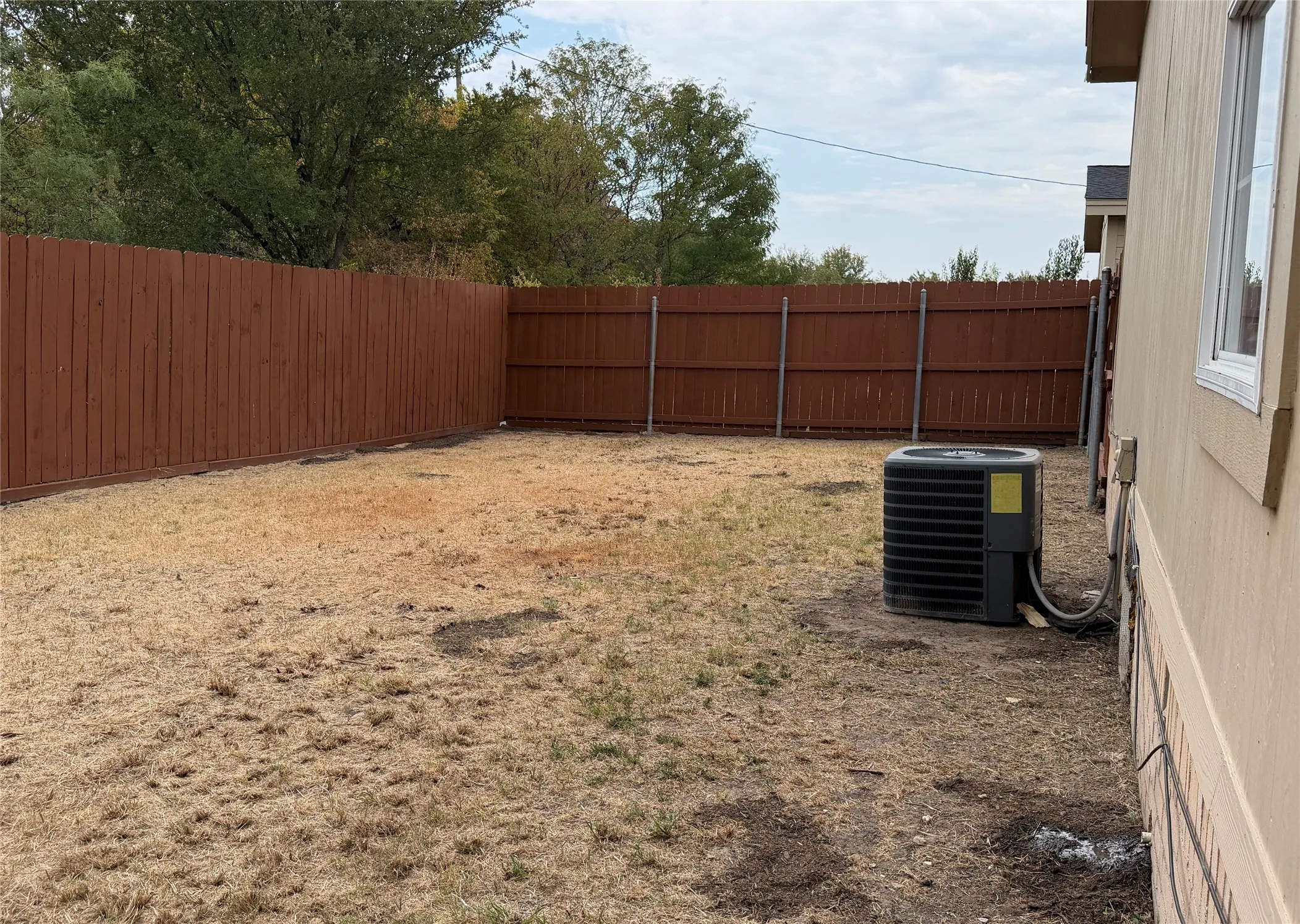 Single Family Residence For Rent in Dallas County , 13755 Biggs Street, Dallas, Texas 75253, 3 Bedroom, 2 Bathroom, Garage spaces, 1,195 Sqft, built in 2001, mls#21370989, Real Estate Agent in Dallas, Homes For Rent in Dallas county, Homes For Rent in Dallas, Realtor in Dallas Texas, Real Estate Brokerage Independent Realty Texas, Luminita Cordes Realtor