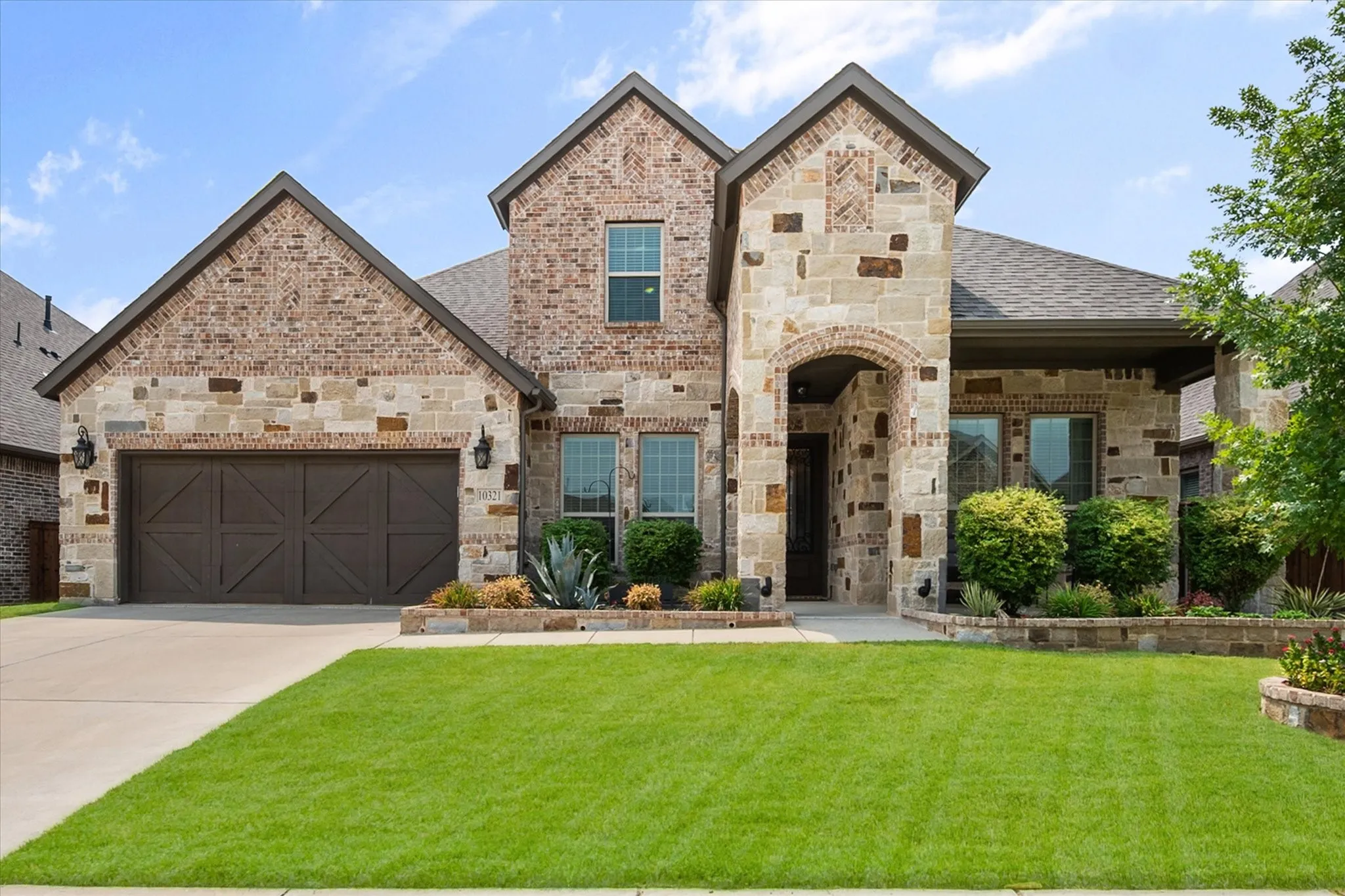 Single Family Residence For Sale in Tarrant County , 10321 Colina Drive, Fort Worth, Texas 76126, 3 Bedroom, 4 Bathroom, 2 Garage spaces, 3,118 Sqft, built in 2019, mls#21369897, Real Estate Agent in Fort Worth, Homes For Sale in Tarrant county, Homes For Sale in Fort Worth, Realtor in Fort Worth Texas, Real Estate Brokerage Independent Realty Texas, Luminita Cordes Realtor