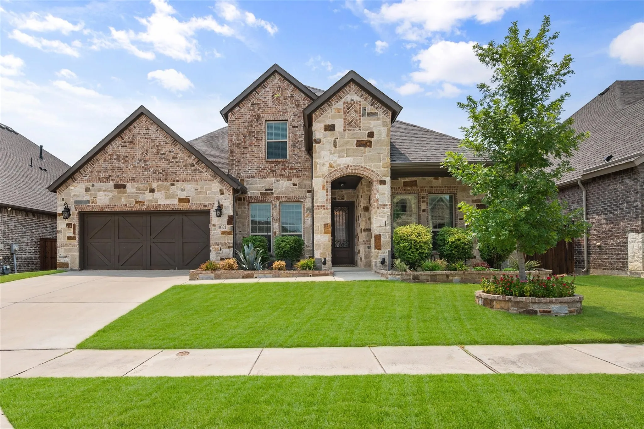 Single Family Residence For Sale in Tarrant County , 10321 Colina Drive, Fort Worth, Texas 76126, 3 Bedroom, 4 Bathroom, 2 Garage spaces, 3,118 Sqft, built in 2019, mls#21369897, Real Estate Agent in Fort Worth, Homes For Sale in Tarrant county, Homes For Sale in Fort Worth, Realtor in Fort Worth Texas, Real Estate Brokerage Independent Realty Texas, Luminita Cordes Realtor
