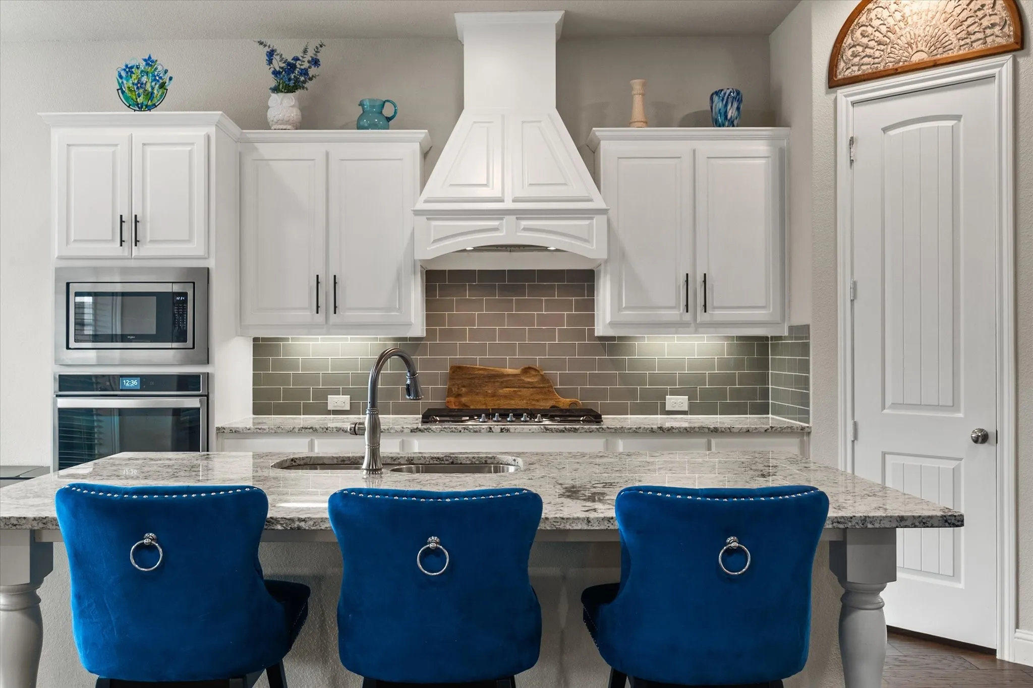 Chef's kitchen with corner pantry!