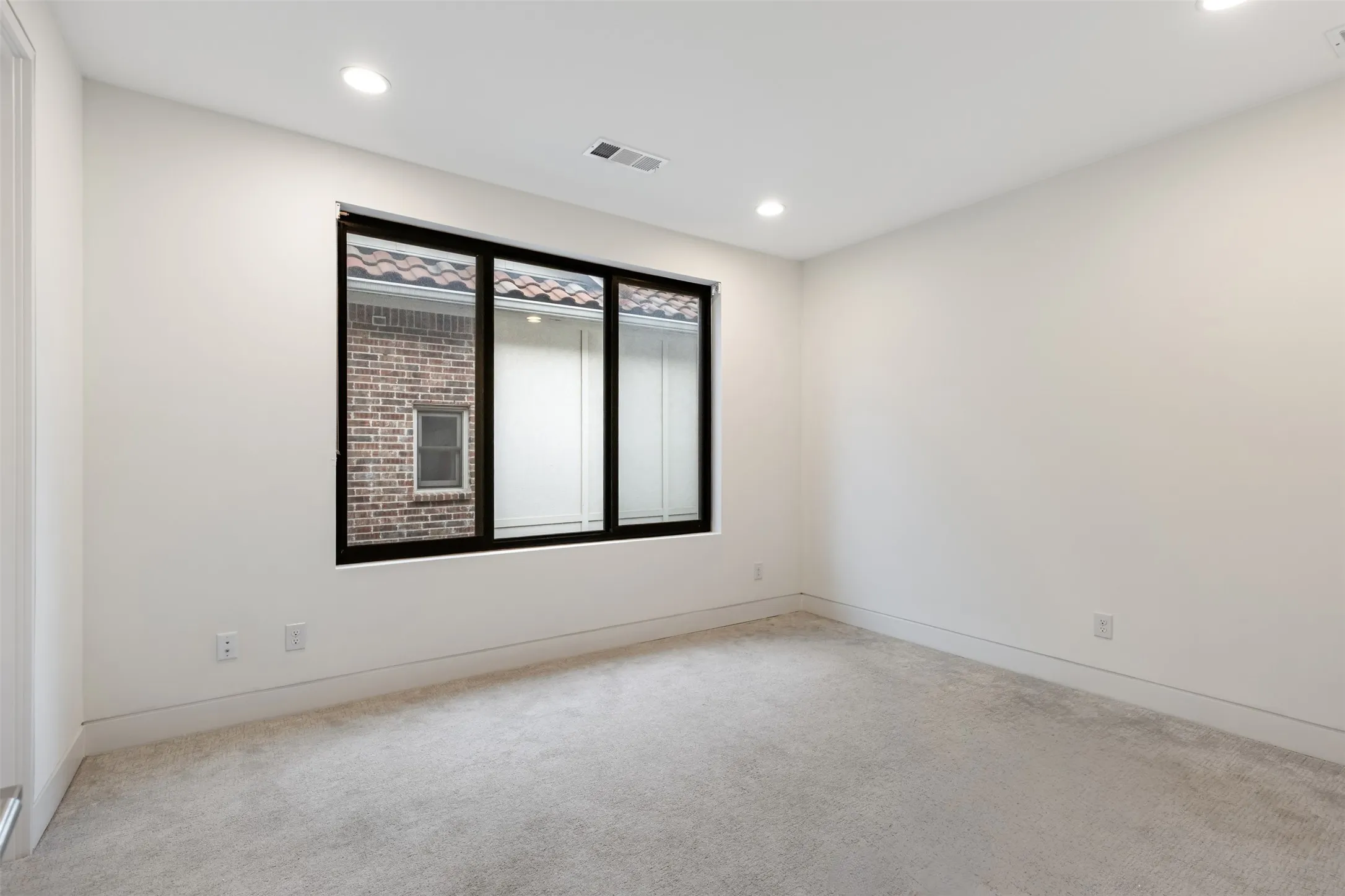 2nd FLoor Middle Bedroom