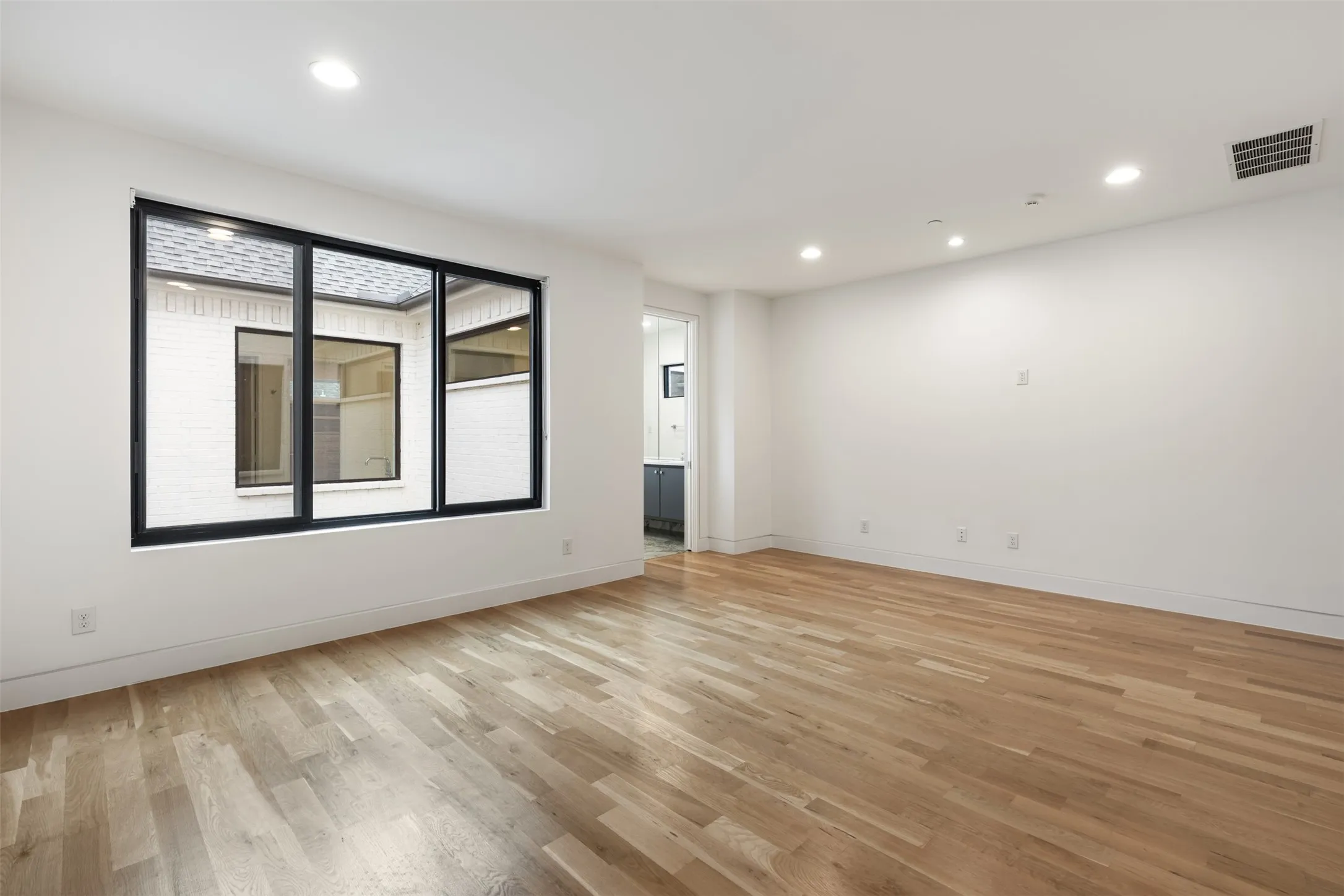 Single Family Residence For Sale in Dallas County , 3526 Asbury Street, University Park, Texas 75205, 4 Bedroom, 5 Bathroom, 2 Garage spaces, 3,804 Sqft, built in 2020, mls#21370961, Real Estate Agent in University Park, Homes For Sale in Dallas county, Homes For Sale in University Park, Realtor in University Park Texas, Real Estate Brokerage Independent Realty Texas, Luminita Cordes Realtor