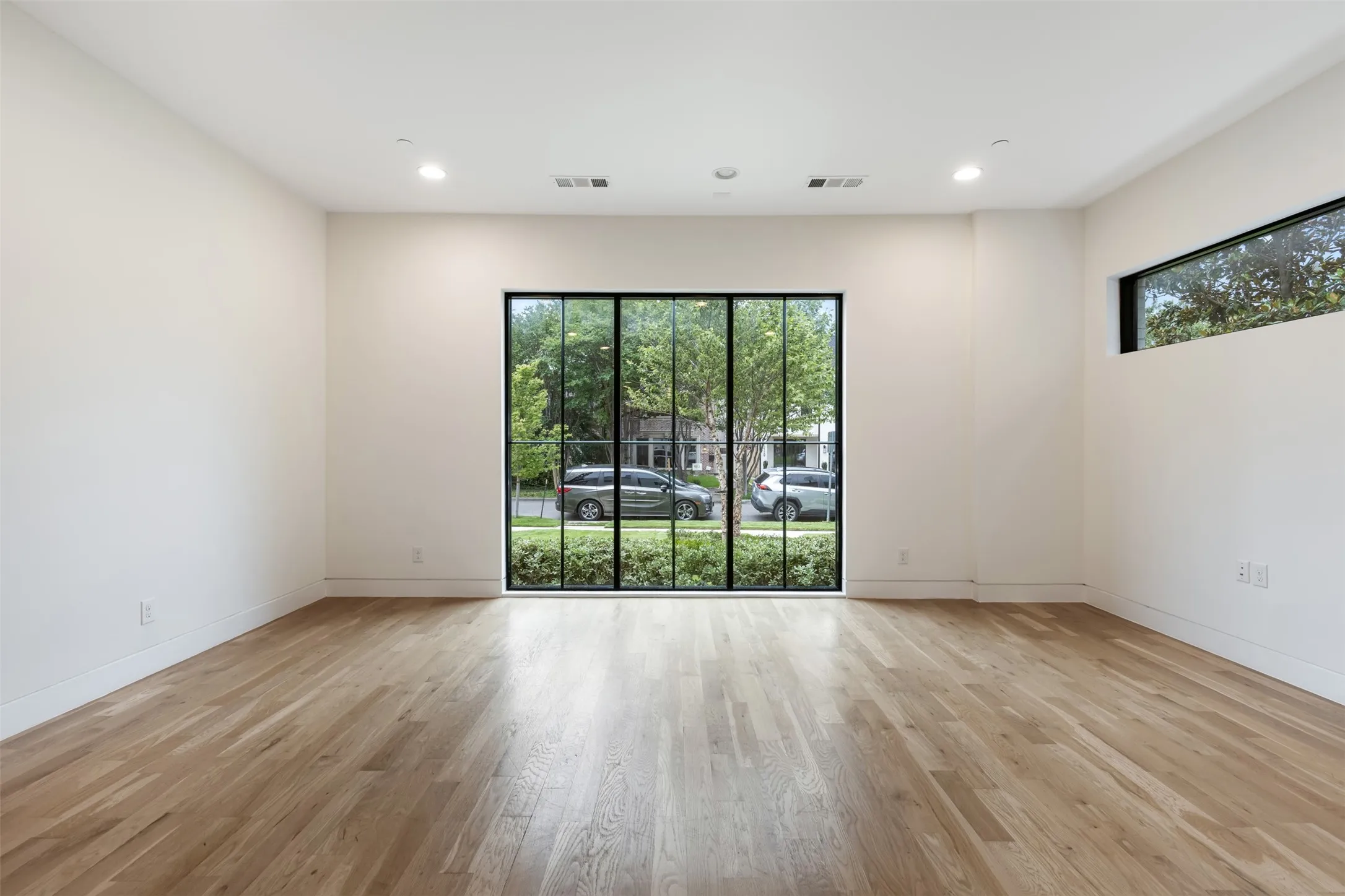 Single Family Residence For Sale in Dallas County , 3526 Asbury Street, University Park, Texas 75205, 4 Bedroom, 5 Bathroom, 2 Garage spaces, 3,804 Sqft, built in 2020, mls#21370961, Real Estate Agent in University Park, Homes For Sale in Dallas county, Homes For Sale in University Park, Realtor in University Park Texas, Real Estate Brokerage Independent Realty Texas, Luminita Cordes Realtor