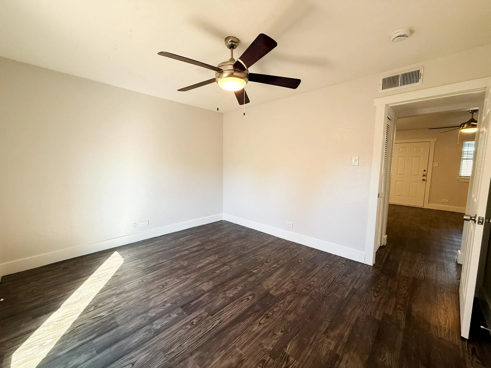 Apartment For Rent in Tarrant County , 5928 Fletcher Avenue 8, Fort Worth, Texas 76107, 1 Bedroom, 1 Bathroom, Garage spaces, 588 Sqft, built in 1965, mls#21370991, Real Estate Agent in Fort Worth, Homes For Rent in Tarrant county, Homes For Rent in Fort Worth, Realtor in Fort Worth Texas, Real Estate Brokerage Independent Realty Texas, Luminita Cordes Realtor