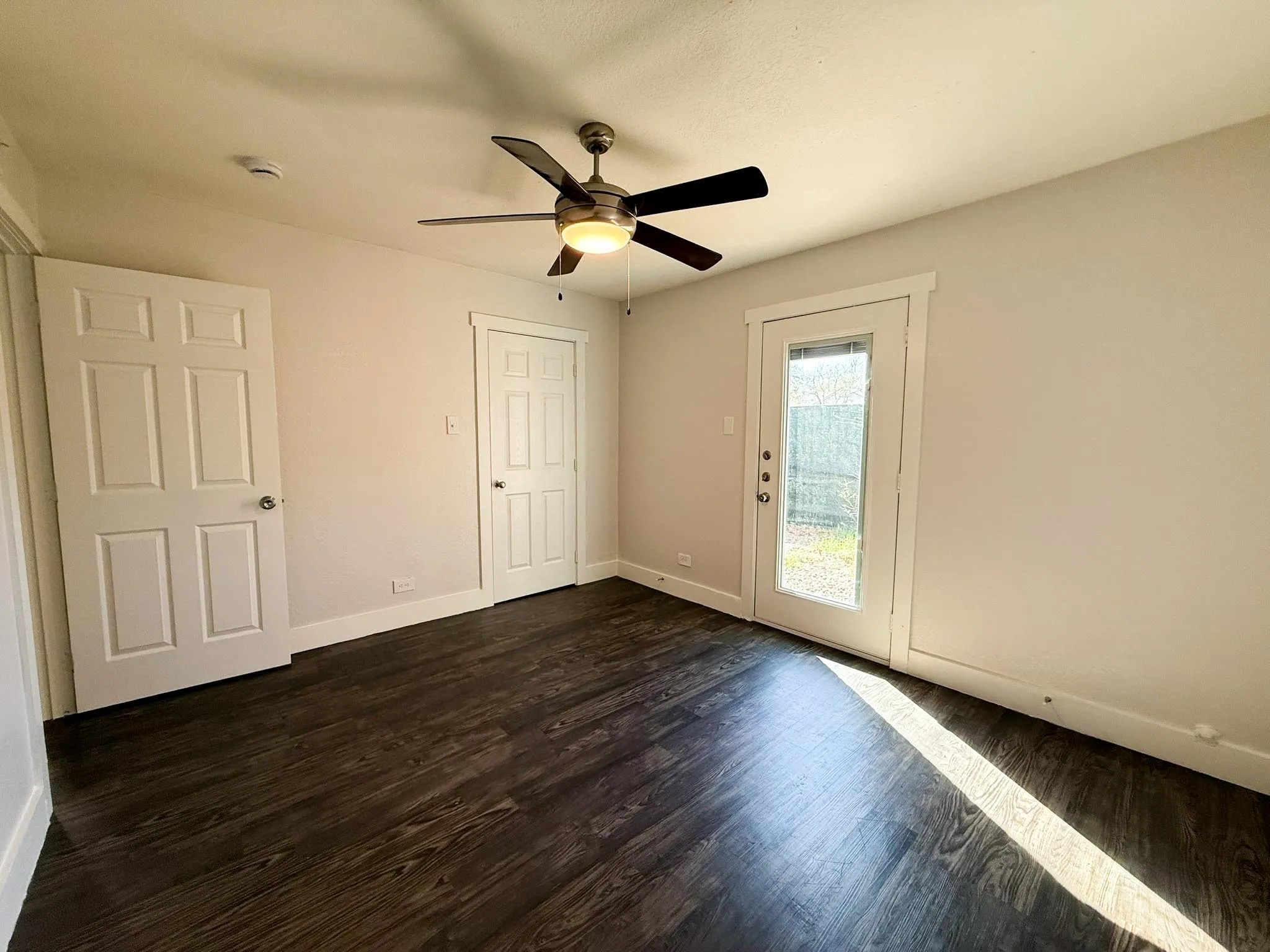 Apartment For Rent in Tarrant County , 5928 Fletcher Avenue 8, Fort Worth, Texas 76107, 1 Bedroom, 1 Bathroom, Garage spaces, 588 Sqft, built in 1965, mls#21370991, Real Estate Agent in Fort Worth, Homes For Rent in Tarrant county, Homes For Rent in Fort Worth, Realtor in Fort Worth Texas, Real Estate Brokerage Independent Realty Texas, Luminita Cordes Realtor