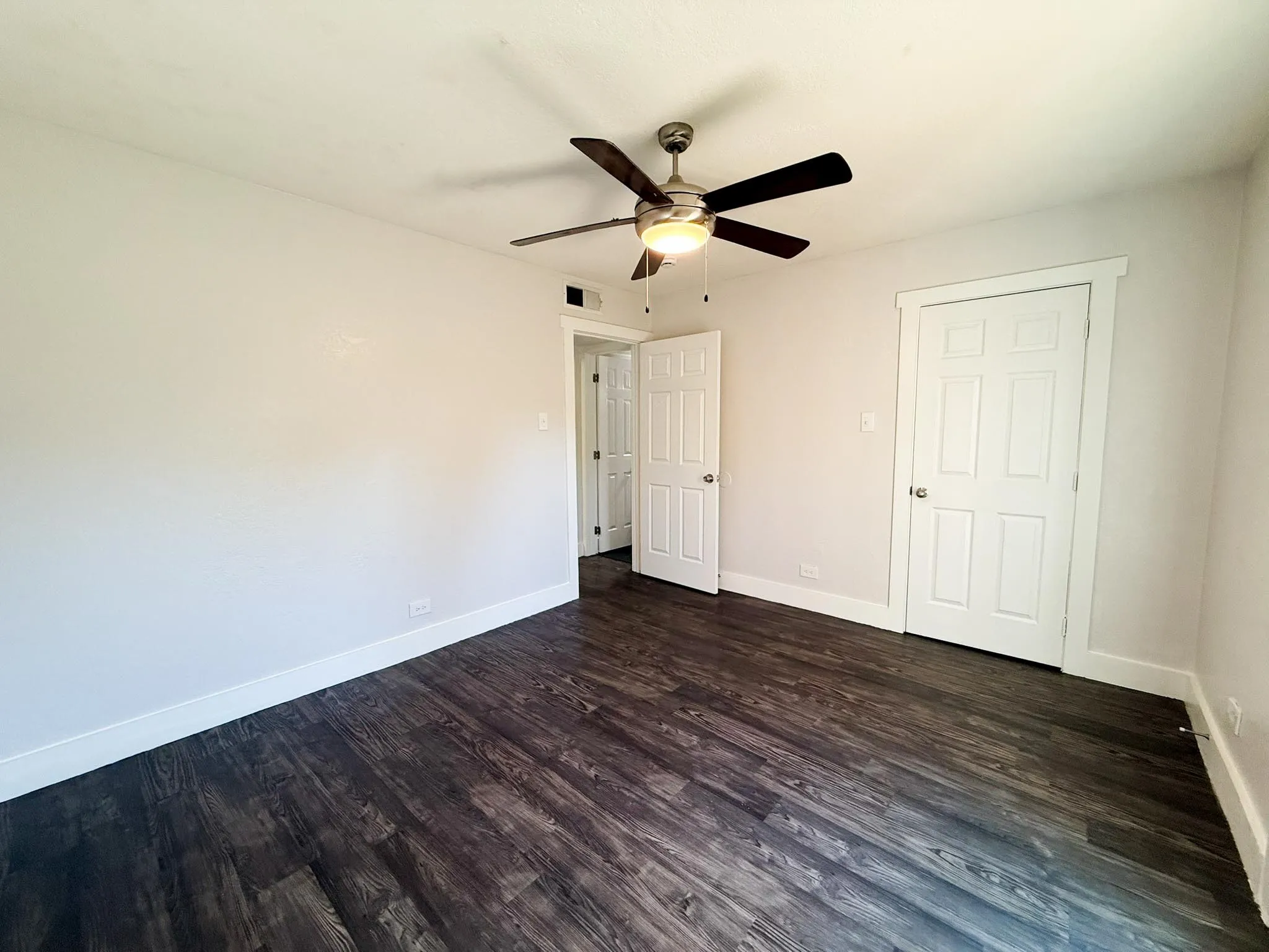 Apartment For Rent in Tarrant County , 5928 Fletcher Avenue 8, Fort Worth, Texas 76107, 1 Bedroom, 1 Bathroom, Garage spaces, 588 Sqft, built in 1965, mls#21370991, Real Estate Agent in Fort Worth, Homes For Rent in Tarrant county, Homes For Rent in Fort Worth, Realtor in Fort Worth Texas, Real Estate Brokerage Independent Realty Texas, Luminita Cordes Realtor