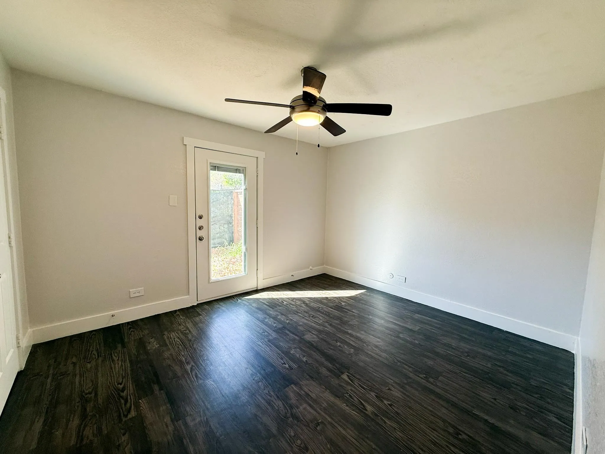 Apartment For Rent in Tarrant County , 5928 Fletcher Avenue 8, Fort Worth, Texas 76107, 1 Bedroom, 1 Bathroom, Garage spaces, 588 Sqft, built in 1965, mls#21370991, Real Estate Agent in Fort Worth, Homes For Rent in Tarrant county, Homes For Rent in Fort Worth, Realtor in Fort Worth Texas, Real Estate Brokerage Independent Realty Texas, Luminita Cordes Realtor