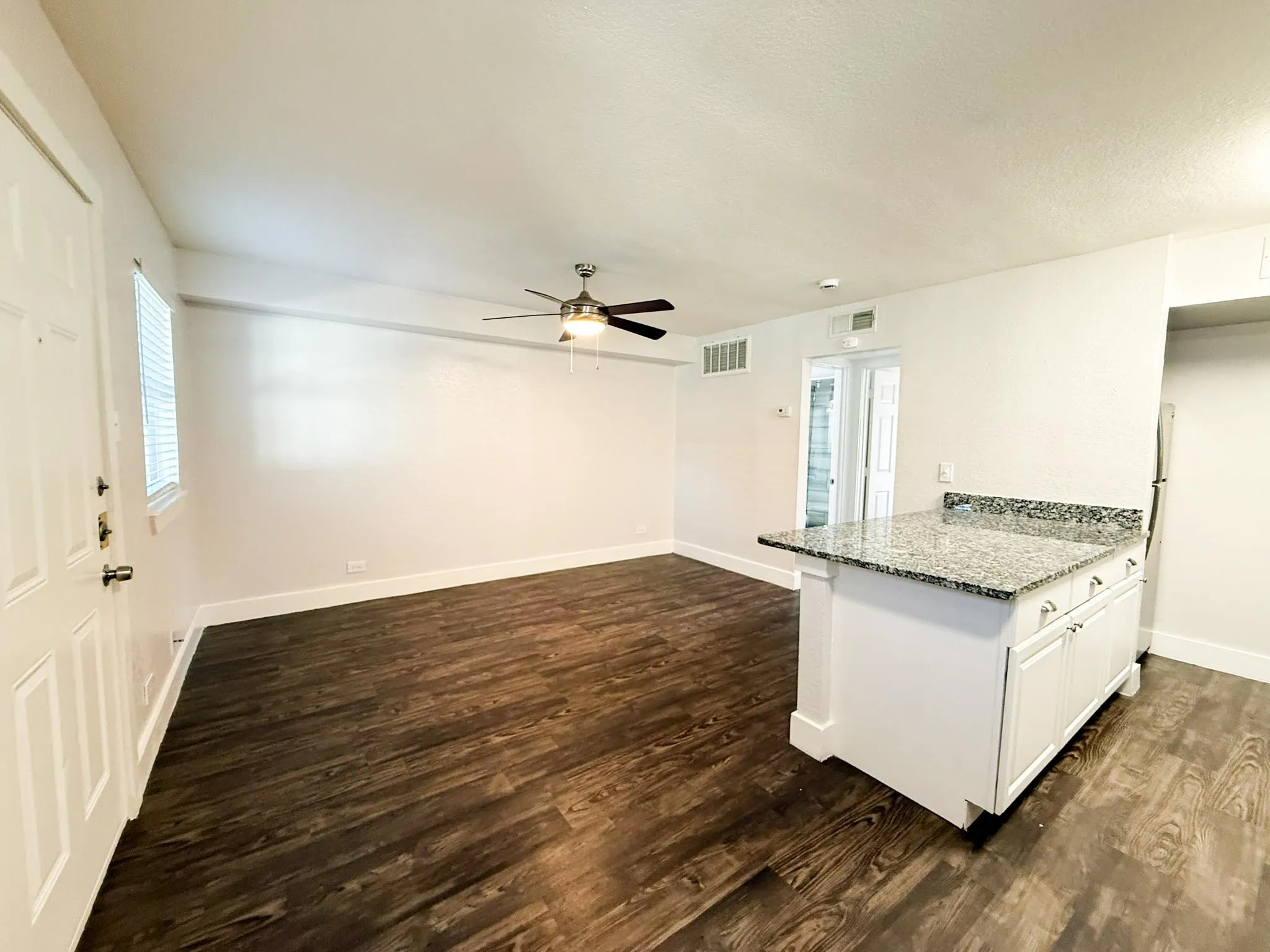 Apartment For Rent in Tarrant County , 5928 Fletcher Avenue 8, Fort Worth, Texas 76107, 1 Bedroom, 1 Bathroom, Garage spaces, 588 Sqft, built in 1965, mls#21370991, Real Estate Agent in Fort Worth, Homes For Rent in Tarrant county, Homes For Rent in Fort Worth, Realtor in Fort Worth Texas, Real Estate Brokerage Independent Realty Texas, Luminita Cordes Realtor