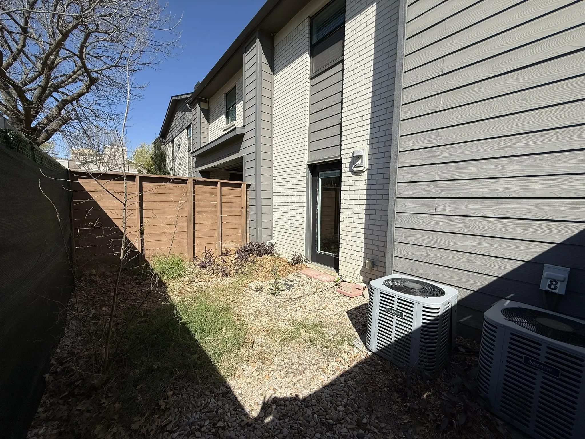 Apartment For Rent in Tarrant County , 5928 Fletcher Avenue 8, Fort Worth, Texas 76107, 1 Bedroom, 1 Bathroom, Garage spaces, 588 Sqft, built in 1965, mls#21370991, Real Estate Agent in Fort Worth, Homes For Rent in Tarrant county, Homes For Rent in Fort Worth, Realtor in Fort Worth Texas, Real Estate Brokerage Independent Realty Texas, Luminita Cordes Realtor