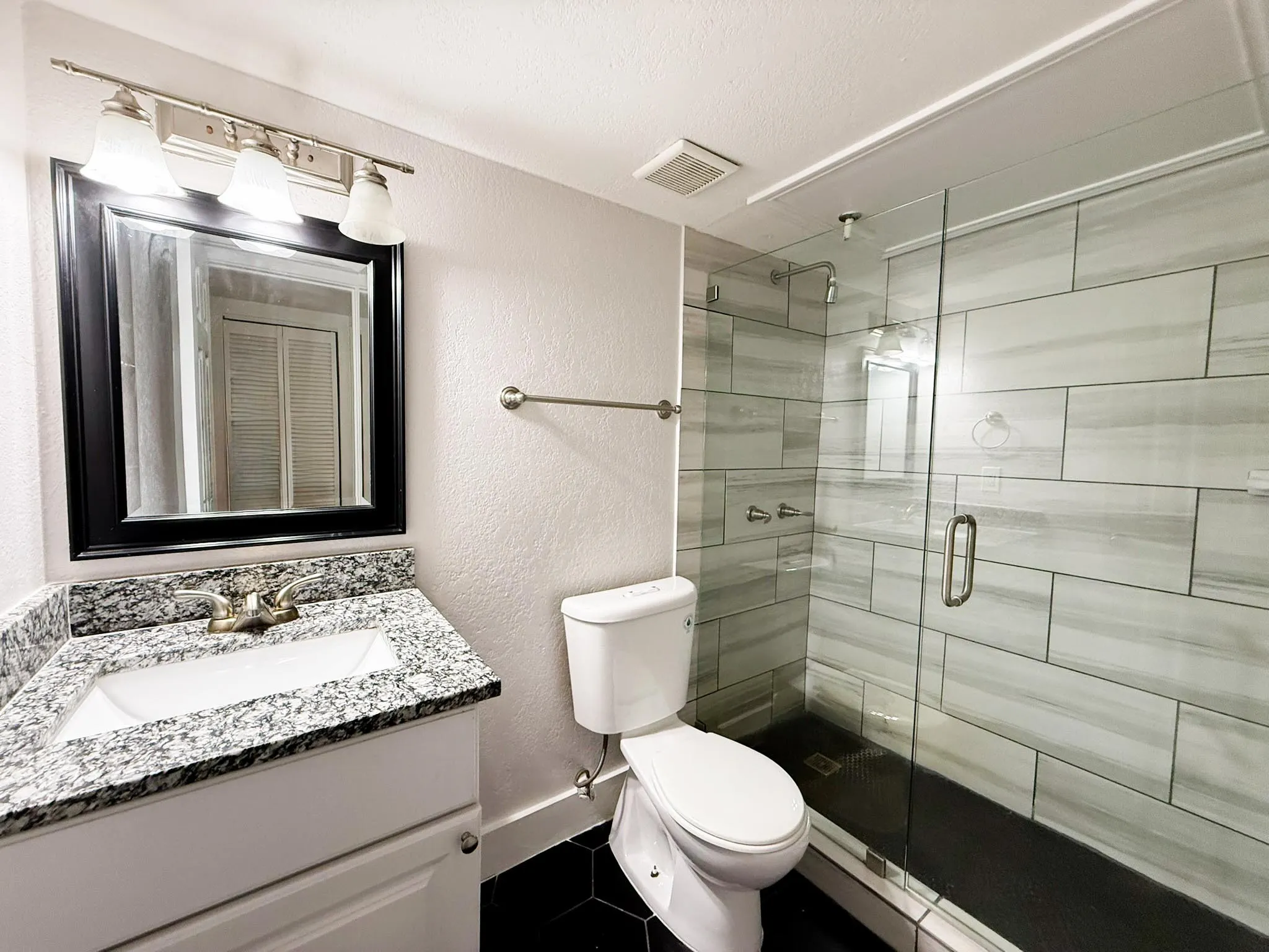 Apartment For Rent in Tarrant County , 5928 Fletcher Avenue 8, Fort Worth, Texas 76107, 1 Bedroom, 1 Bathroom, Garage spaces, 588 Sqft, built in 1965, mls#21370991, Real Estate Agent in Fort Worth, Homes For Rent in Tarrant county, Homes For Rent in Fort Worth, Realtor in Fort Worth Texas, Real Estate Brokerage Independent Realty Texas, Luminita Cordes Realtor