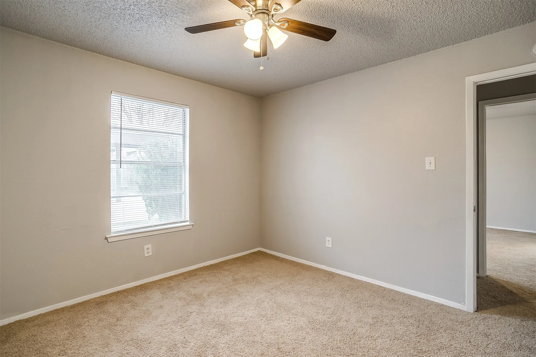 Duplex For Rent in Tarrant County , 2521 Indigo Lane, Arlington, Texas 76015, 2 Bedroom, 1 Bathroom, 2 Garage spaces, 1,014 Sqft, built in 1982, mls#21370835, Real Estate Agent in Arlington, Homes For Rent in Tarrant county, Homes For Rent in Arlington, Realtor in Arlington Texas, Real Estate Brokerage Independent Realty Texas, Luminita Cordes Realtor