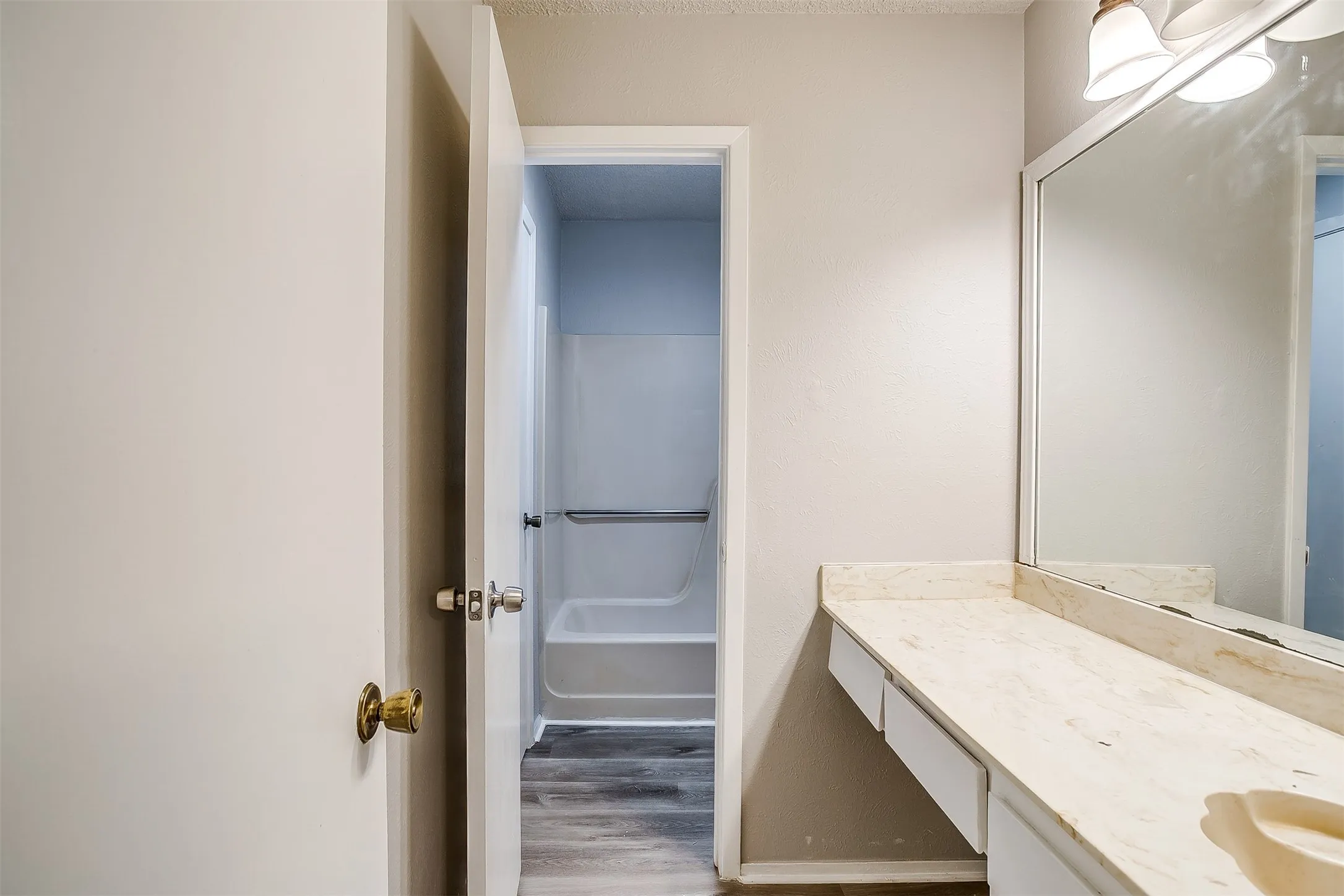 Duplex For Rent in Tarrant County , 2521 Indigo Lane, Arlington, Texas 76015, 2 Bedroom, 1 Bathroom, 2 Garage spaces, 1,014 Sqft, built in 1982, mls#21370835, Real Estate Agent in Arlington, Homes For Rent in Tarrant county, Homes For Rent in Arlington, Realtor in Arlington Texas, Real Estate Brokerage Independent Realty Texas, Luminita Cordes Realtor