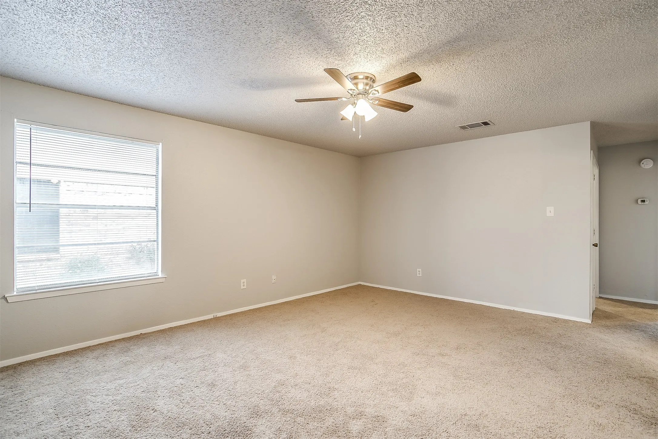 Duplex For Rent in Tarrant County , 2521 Indigo Lane, Arlington, Texas 76015, 2 Bedroom, 1 Bathroom, 2 Garage spaces, 1,014 Sqft, built in 1982, mls#21370835, Real Estate Agent in Arlington, Homes For Rent in Tarrant county, Homes For Rent in Arlington, Realtor in Arlington Texas, Real Estate Brokerage Independent Realty Texas, Luminita Cordes Realtor