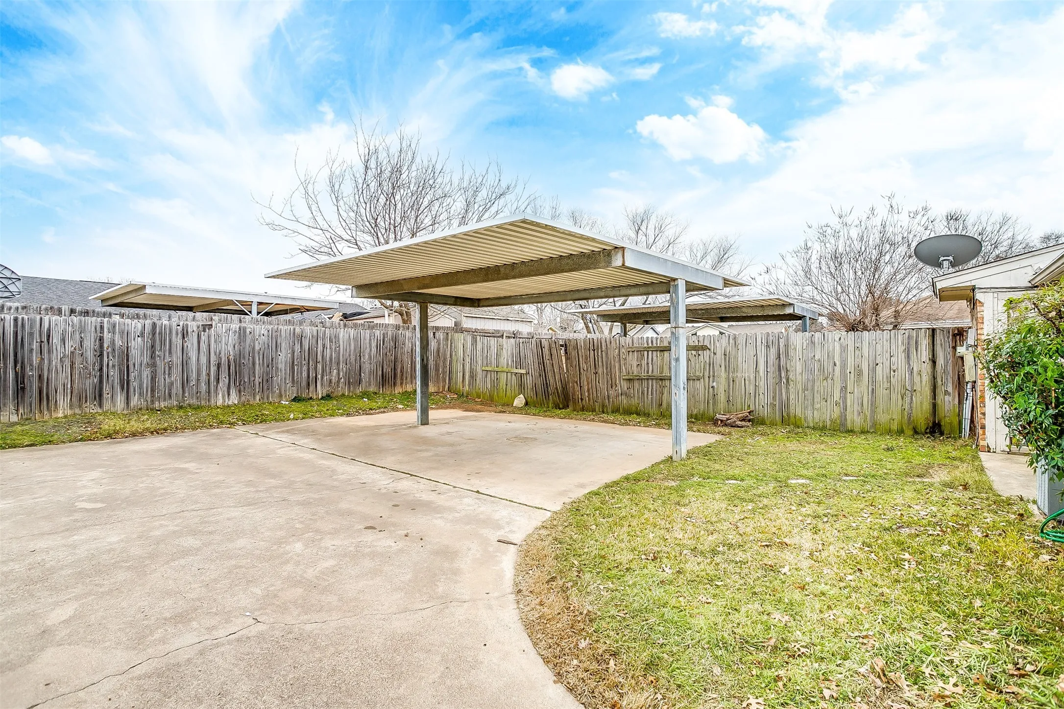 Duplex For Rent in Tarrant County , 2521 Indigo Lane, Arlington, Texas 76015, 2 Bedroom, 1 Bathroom, 2 Garage spaces, 1,014 Sqft, built in 1982, mls#21370835, Real Estate Agent in Arlington, Homes For Rent in Tarrant county, Homes For Rent in Arlington, Realtor in Arlington Texas, Real Estate Brokerage Independent Realty Texas, Luminita Cordes Realtor