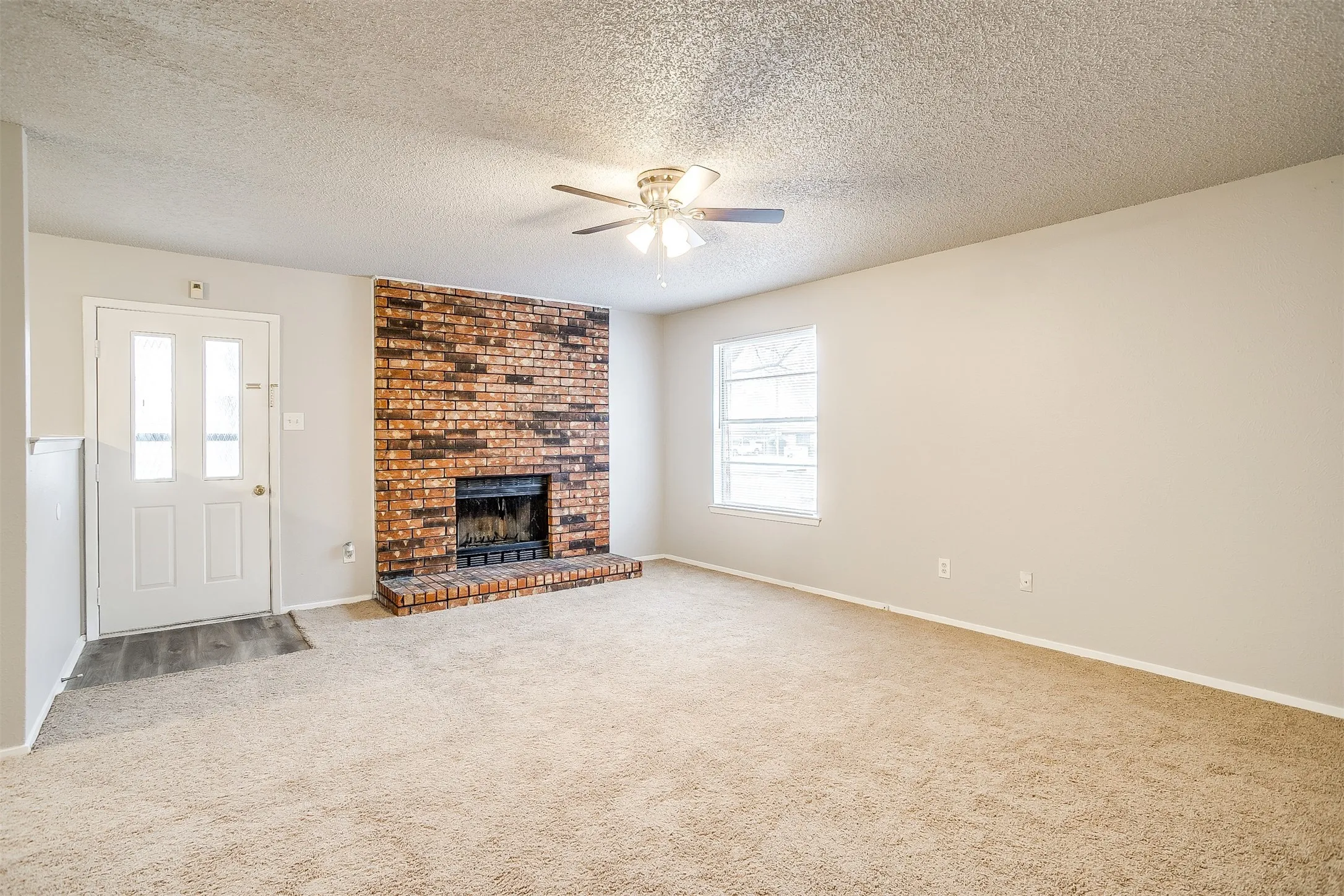 Duplex For Rent in Tarrant County , 2521 Indigo Lane, Arlington, Texas 76015, 2 Bedroom, 1 Bathroom, 2 Garage spaces, 1,014 Sqft, built in 1982, mls#21370835, Real Estate Agent in Arlington, Homes For Rent in Tarrant county, Homes For Rent in Arlington, Realtor in Arlington Texas, Real Estate Brokerage Independent Realty Texas, Luminita Cordes Realtor