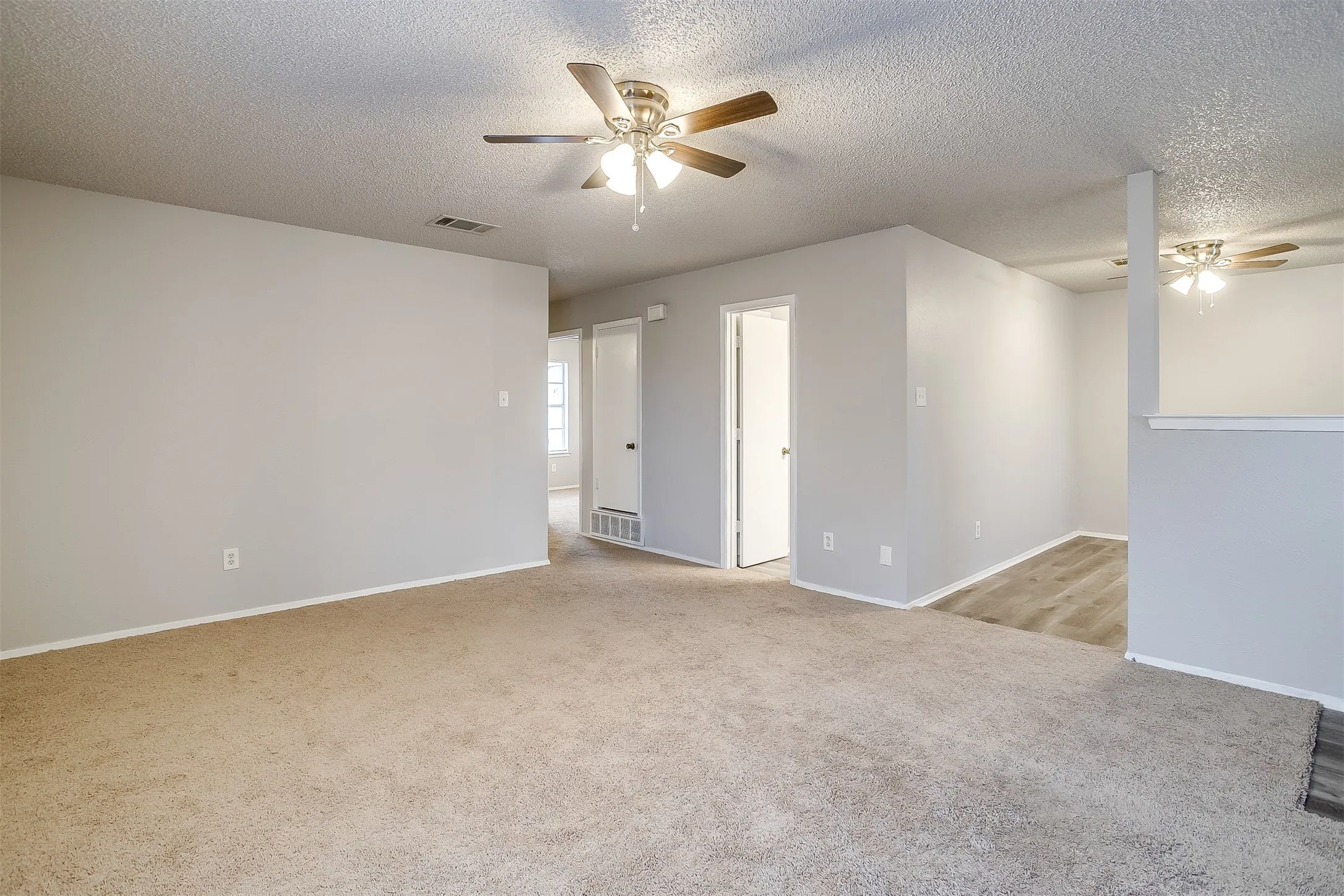 Duplex For Rent in Tarrant County , 2521 Indigo Lane, Arlington, Texas 76015, 2 Bedroom, 1 Bathroom, 2 Garage spaces, 1,014 Sqft, built in 1982, mls#21370835, Real Estate Agent in Arlington, Homes For Rent in Tarrant county, Homes For Rent in Arlington, Realtor in Arlington Texas, Real Estate Brokerage Independent Realty Texas, Luminita Cordes Realtor