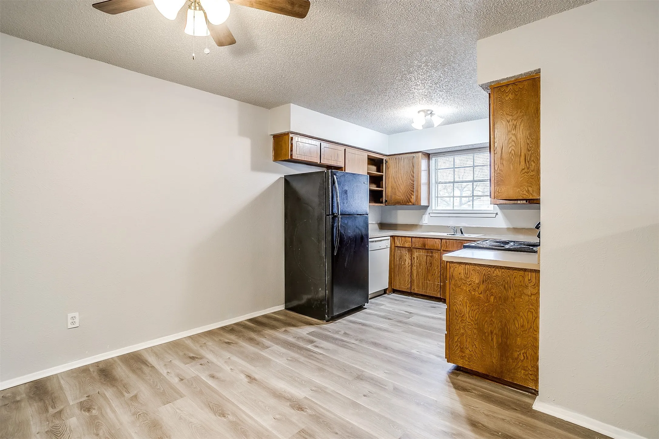 Duplex For Rent in Tarrant County , 2521 Indigo Lane, Arlington, Texas 76015, 2 Bedroom, 1 Bathroom, 2 Garage spaces, 1,014 Sqft, built in 1982, mls#21370835, Real Estate Agent in Arlington, Homes For Rent in Tarrant county, Homes For Rent in Arlington, Realtor in Arlington Texas, Real Estate Brokerage Independent Realty Texas, Luminita Cordes Realtor