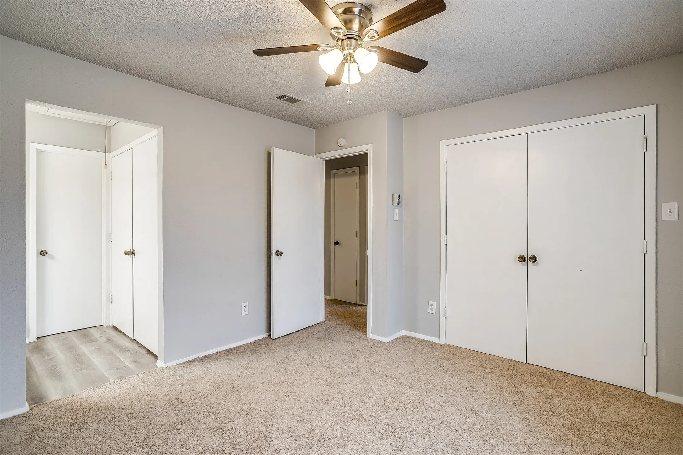 Duplex For Rent in Tarrant County , 2521 Indigo Lane, Arlington, Texas 76015, 2 Bedroom, 1 Bathroom, 2 Garage spaces, 1,014 Sqft, built in 1982, mls#21370835, Real Estate Agent in Arlington, Homes For Rent in Tarrant county, Homes For Rent in Arlington, Realtor in Arlington Texas, Real Estate Brokerage Independent Realty Texas, Luminita Cordes Realtor