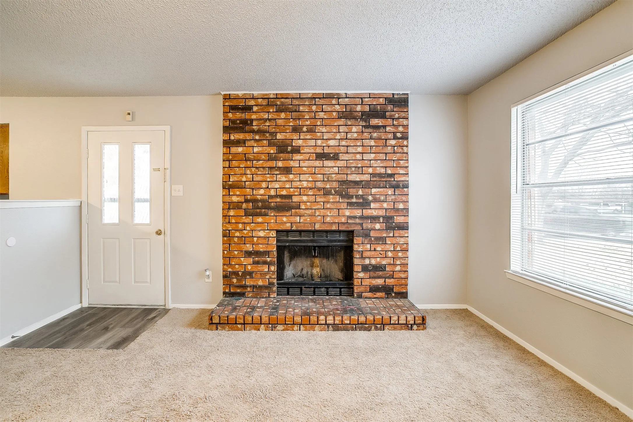 Duplex For Rent in Tarrant County , 2521 Indigo Lane, Arlington, Texas 76015, 2 Bedroom, 1 Bathroom, 2 Garage spaces, 1,014 Sqft, built in 1982, mls#21370835, Real Estate Agent in Arlington, Homes For Rent in Tarrant county, Homes For Rent in Arlington, Realtor in Arlington Texas, Real Estate Brokerage Independent Realty Texas, Luminita Cordes Realtor