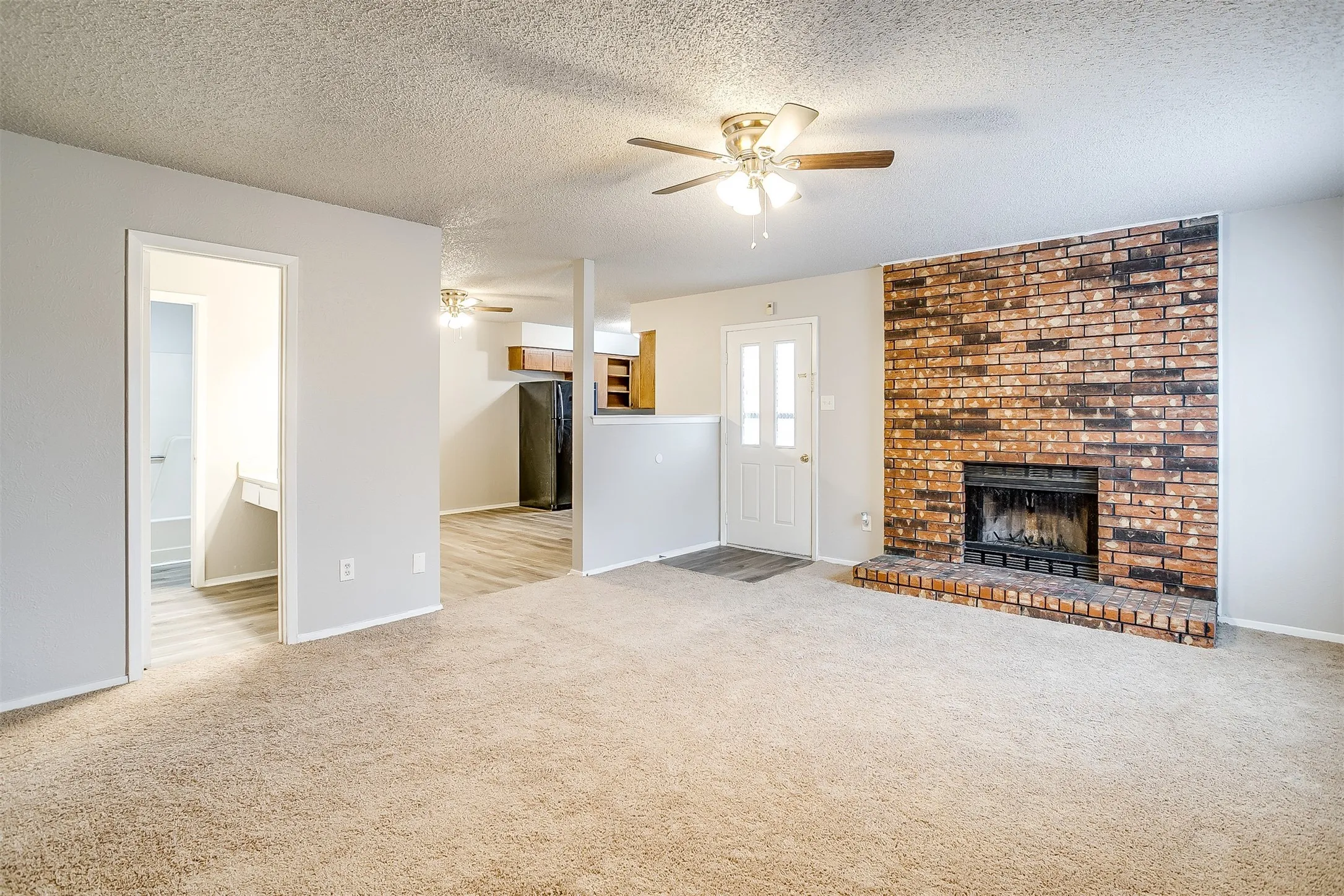 Duplex For Rent in Tarrant County , 2521 Indigo Lane, Arlington, Texas 76015, 2 Bedroom, 1 Bathroom, 2 Garage spaces, 1,014 Sqft, built in 1982, mls#21370835, Real Estate Agent in Arlington, Homes For Rent in Tarrant county, Homes For Rent in Arlington, Realtor in Arlington Texas, Real Estate Brokerage Independent Realty Texas, Luminita Cordes Realtor