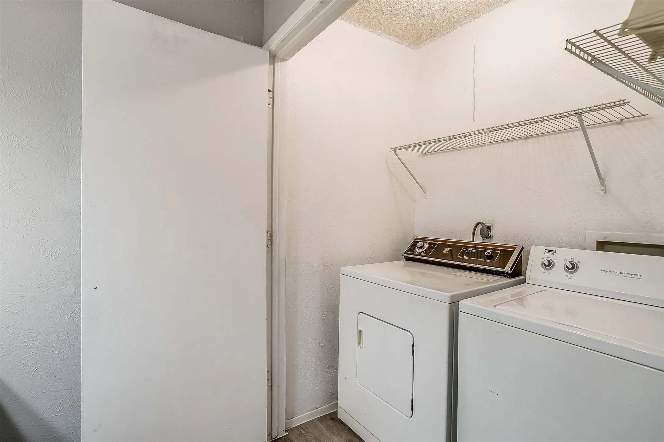 Duplex For Rent in Tarrant County , 2521 Indigo Lane, Arlington, Texas 76015, 2 Bedroom, 1 Bathroom, 2 Garage spaces, 1,014 Sqft, built in 1982, mls#21370835, Real Estate Agent in Arlington, Homes For Rent in Tarrant county, Homes For Rent in Arlington, Realtor in Arlington Texas, Real Estate Brokerage Independent Realty Texas, Luminita Cordes Realtor