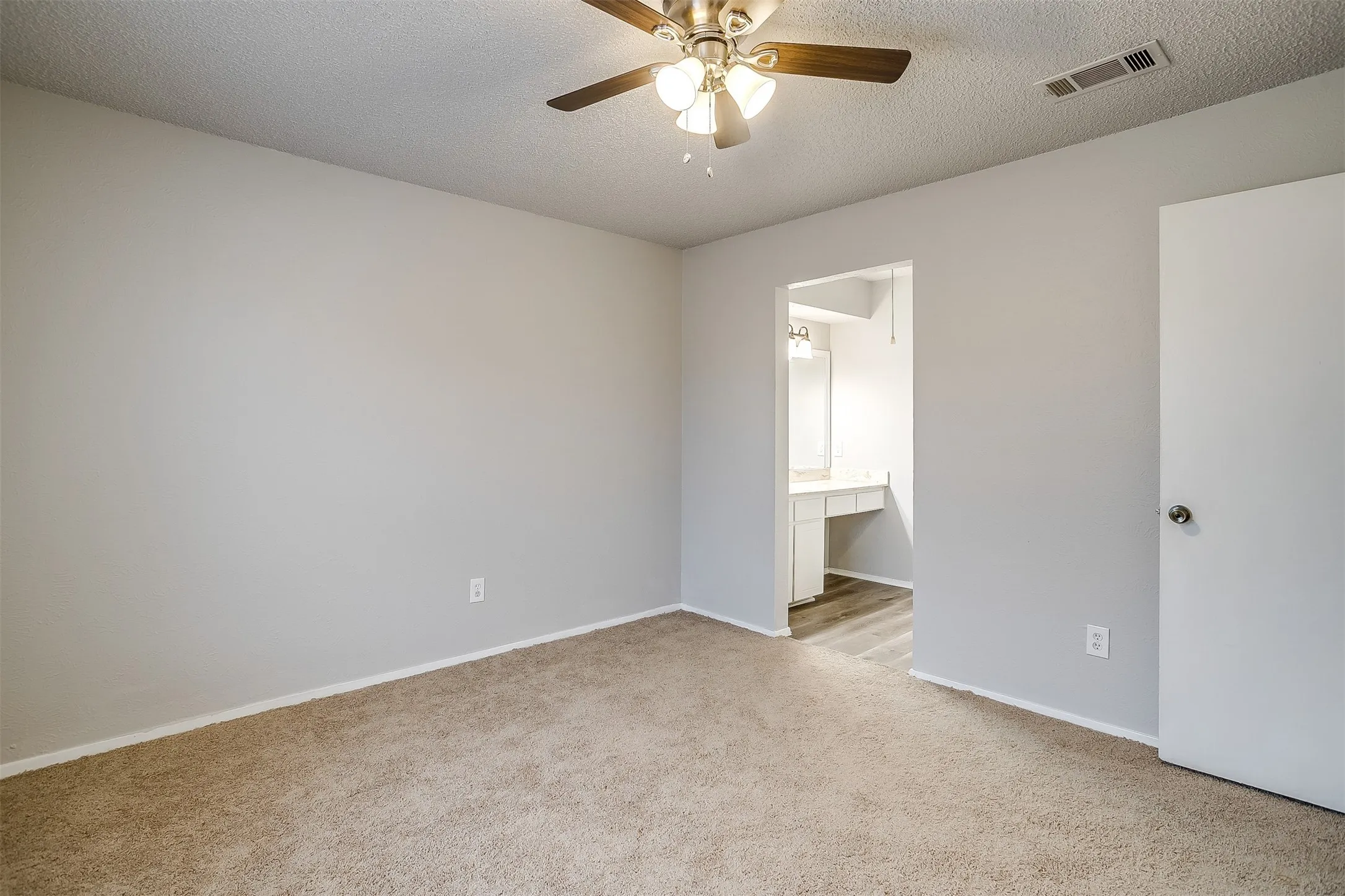 Duplex For Rent in Tarrant County , 2521 Indigo Lane, Arlington, Texas 76015, 2 Bedroom, 1 Bathroom, 2 Garage spaces, 1,014 Sqft, built in 1982, mls#21370835, Real Estate Agent in Arlington, Homes For Rent in Tarrant county, Homes For Rent in Arlington, Realtor in Arlington Texas, Real Estate Brokerage Independent Realty Texas, Luminita Cordes Realtor