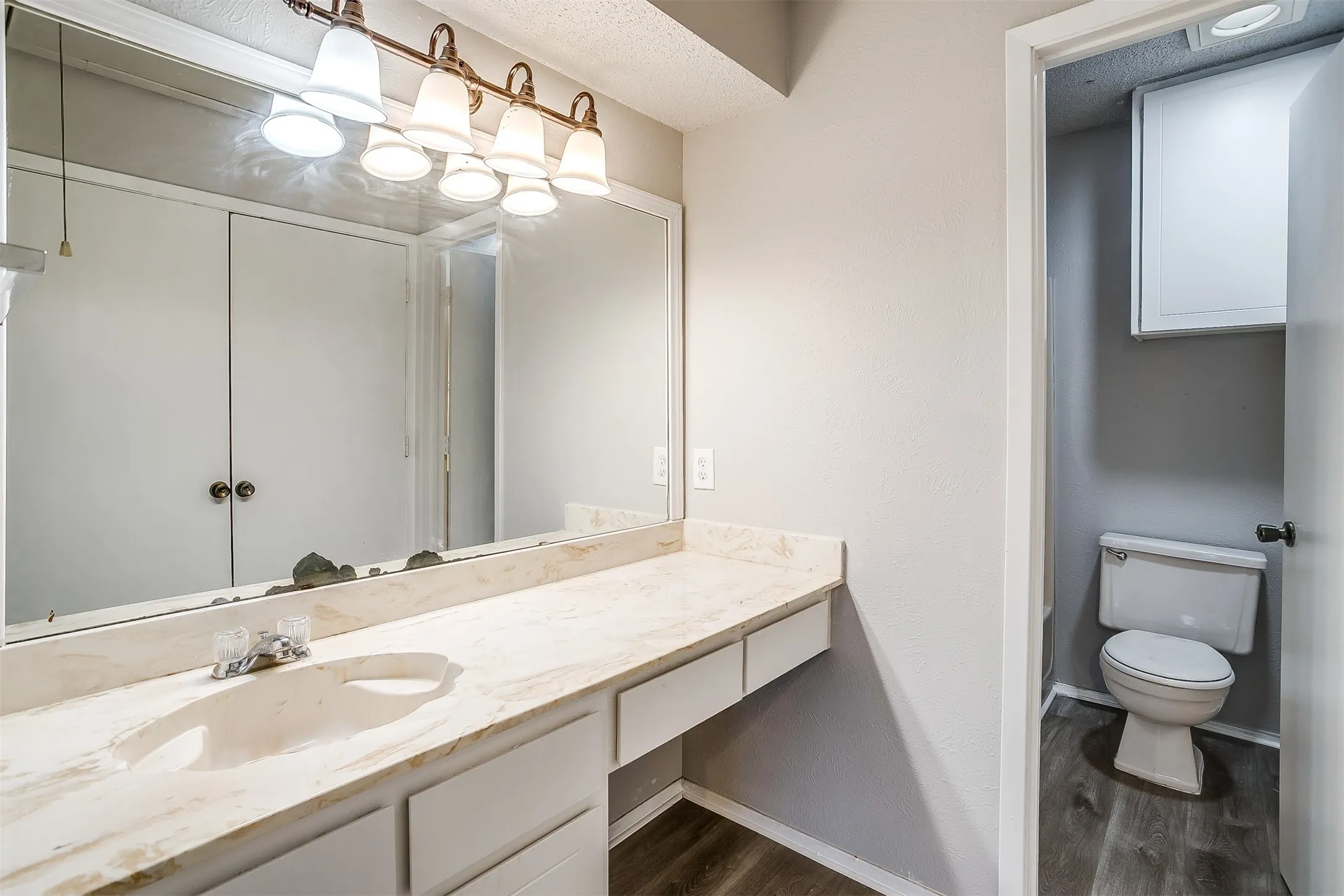 Duplex For Rent in Tarrant County , 2521 Indigo Lane, Arlington, Texas 76015, 2 Bedroom, 1 Bathroom, 2 Garage spaces, 1,014 Sqft, built in 1982, mls#21370835, Real Estate Agent in Arlington, Homes For Rent in Tarrant county, Homes For Rent in Arlington, Realtor in Arlington Texas, Real Estate Brokerage Independent Realty Texas, Luminita Cordes Realtor