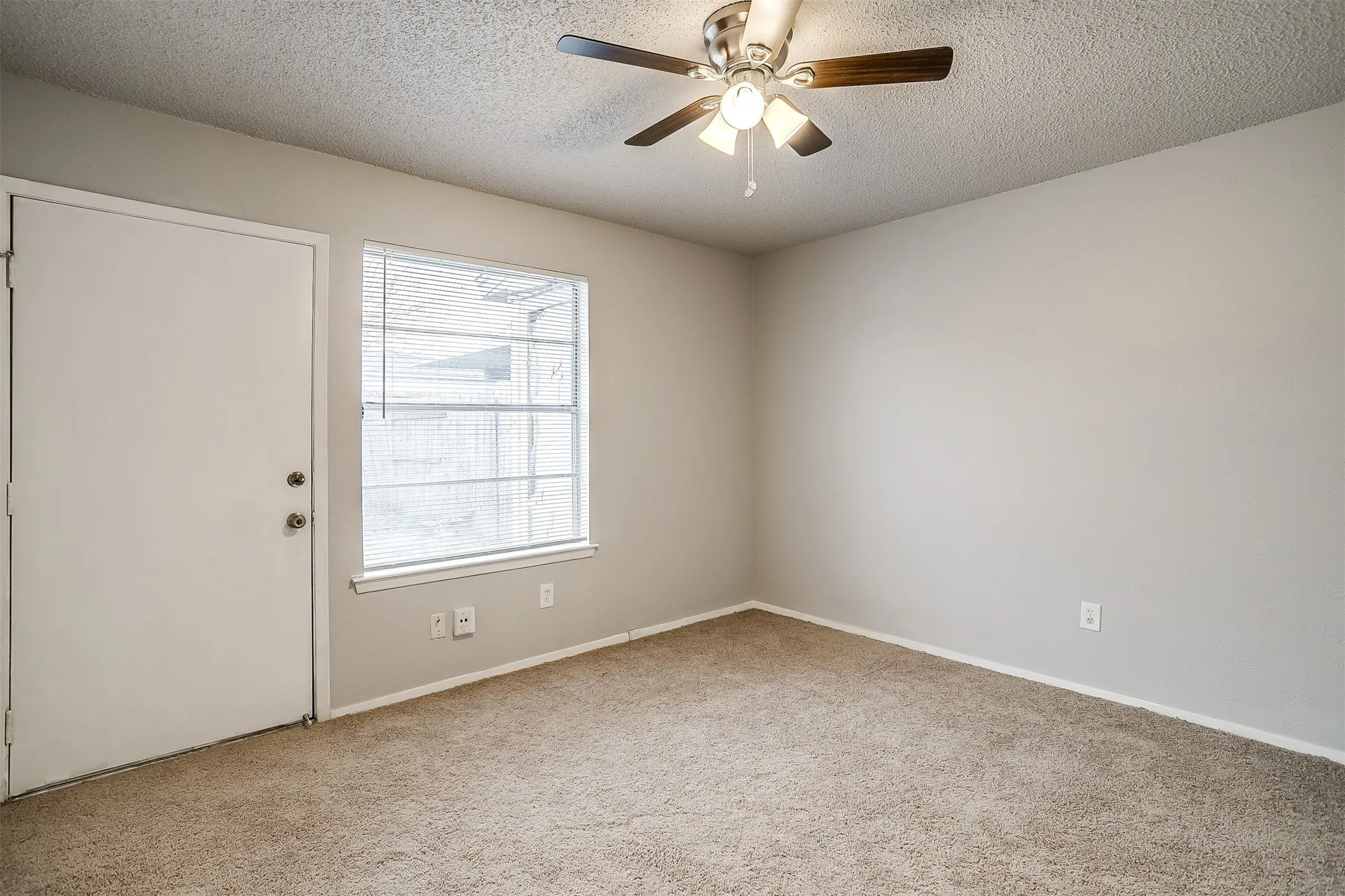 Duplex For Rent in Tarrant County , 2521 Indigo Lane, Arlington, Texas 76015, 2 Bedroom, 1 Bathroom, 2 Garage spaces, 1,014 Sqft, built in 1982, mls#21370835, Real Estate Agent in Arlington, Homes For Rent in Tarrant county, Homes For Rent in Arlington, Realtor in Arlington Texas, Real Estate Brokerage Independent Realty Texas, Luminita Cordes Realtor