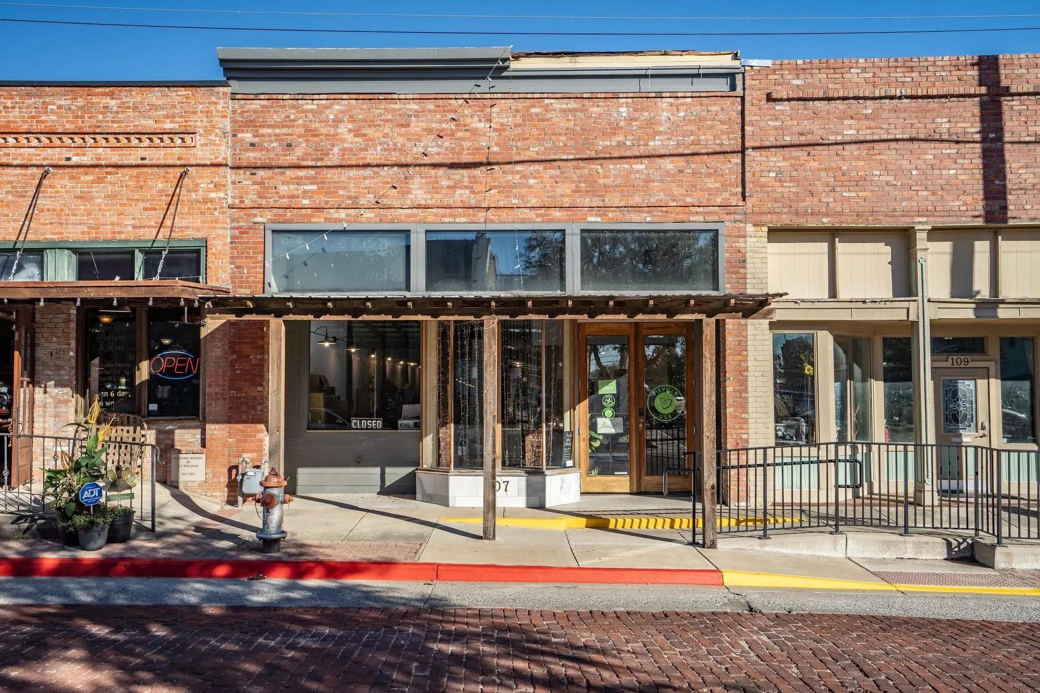 Business For Rent in Collin County , 107 S Main Street, Farmersville, Texas 75442, 0, 0, Garage spaces, 1,800 Sqft, built in 1930, mls#21370623, Real Estate Agent in Farmersville, Homes For Rent in Collin county, Homes For Rent in Farmersville, Realtor in Farmersville Texas, Real Estate Brokerage Independent Realty Texas, Luminita Cordes Realtor