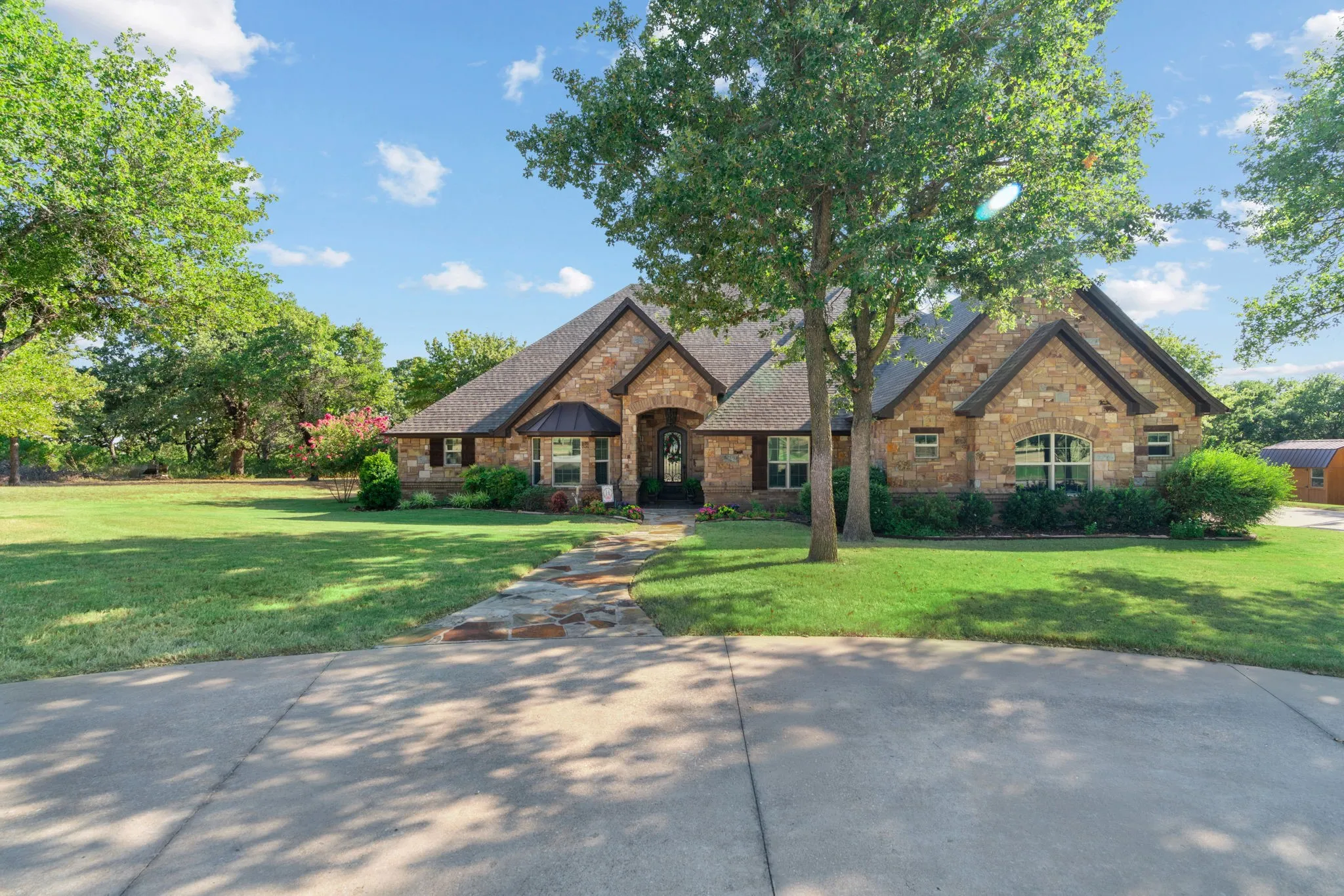 Single Family Residence For Sale in Eastland County , 173 Oakwood Trail, Eastland, Texas 76448, 3 Bedroom, 3 Bathroom, 3 Garage spaces, 2,770 Sqft, built in 2013, mls#21368549, Real Estate Agent in Eastland, Homes For Sale in Eastland county, Homes For Sale in Eastland, Realtor in Eastland Texas, Real Estate Brokerage Independent Realty Texas, Luminita Cordes Realtor