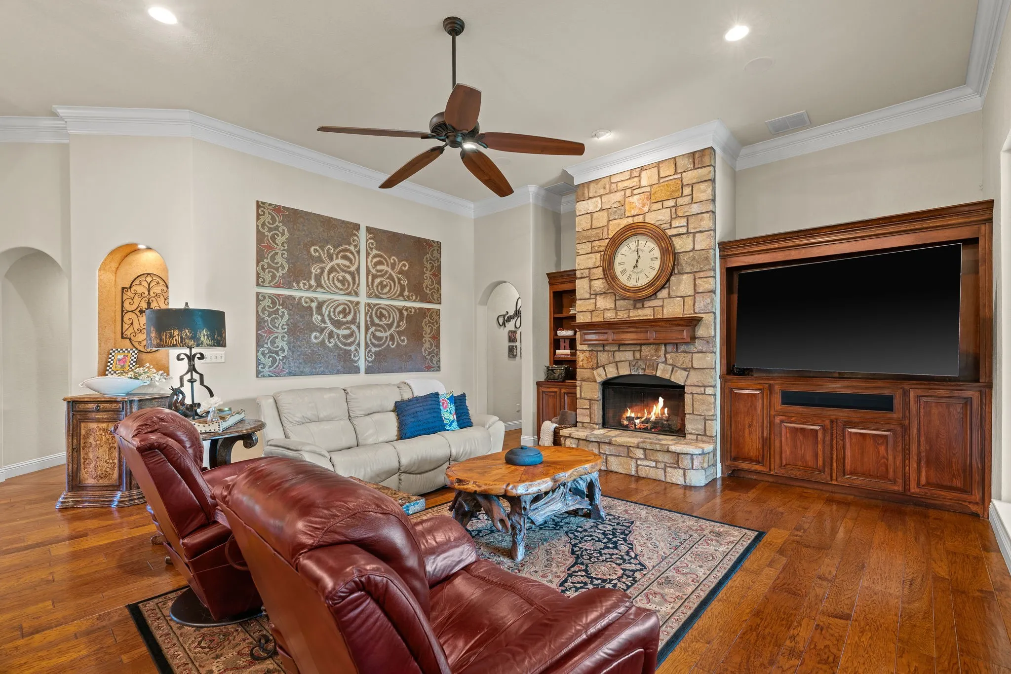 Single Family Residence For Sale in Eastland County , 173 Oakwood Trail, Eastland, Texas 76448, 3 Bedroom, 3 Bathroom, 3 Garage spaces, 2,770 Sqft, built in 2013, mls#21368549, Real Estate Agent in Eastland, Homes For Sale in Eastland county, Homes For Sale in Eastland, Realtor in Eastland Texas, Real Estate Brokerage Independent Realty Texas, Luminita Cordes Realtor