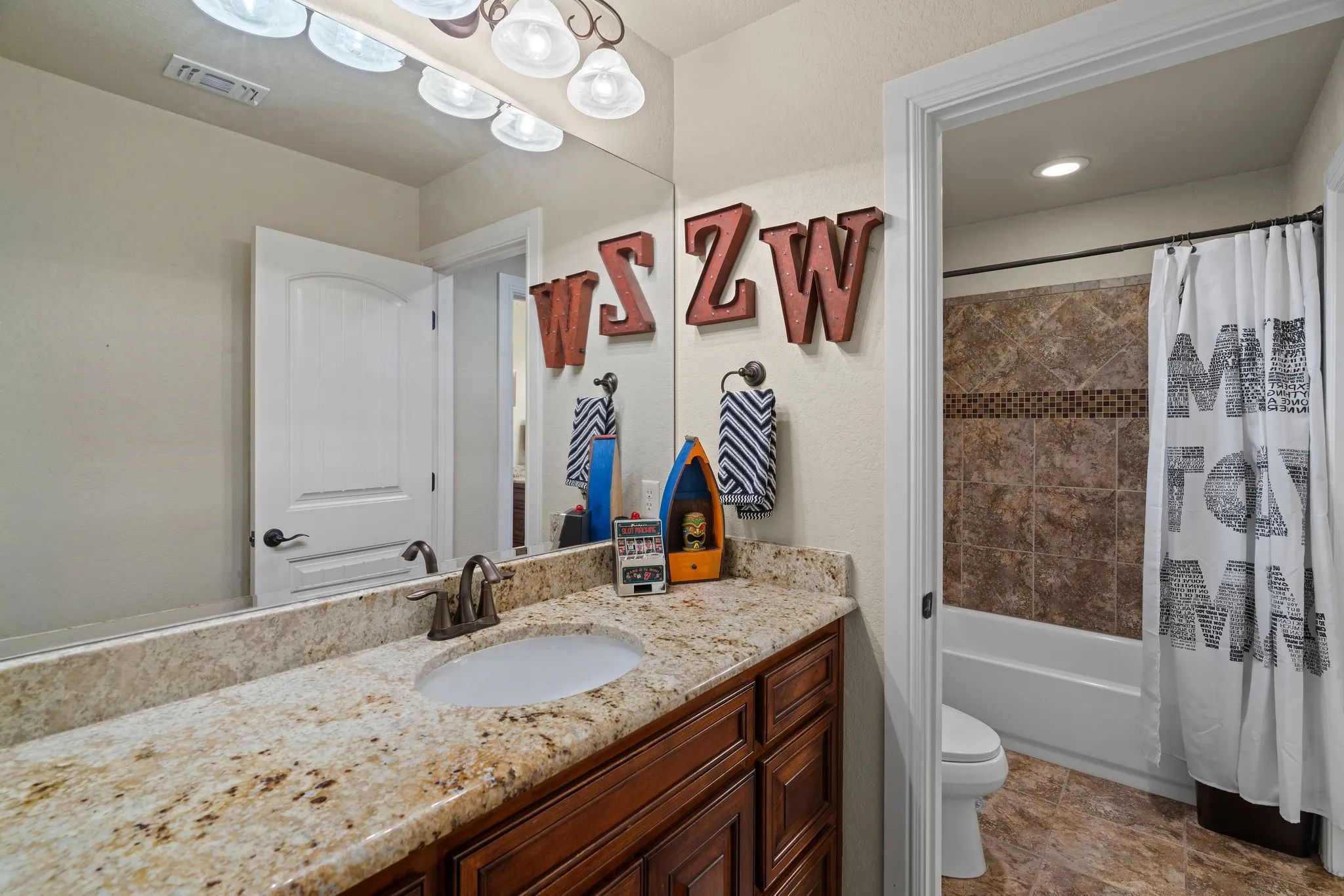 Single Family Residence For Sale in Eastland County , 173 Oakwood Trail, Eastland, Texas 76448, 3 Bedroom, 3 Bathroom, 3 Garage spaces, 2,770 Sqft, built in 2013, mls#21368549, Real Estate Agent in Eastland, Homes For Sale in Eastland county, Homes For Sale in Eastland, Realtor in Eastland Texas, Real Estate Brokerage Independent Realty Texas, Luminita Cordes Realtor