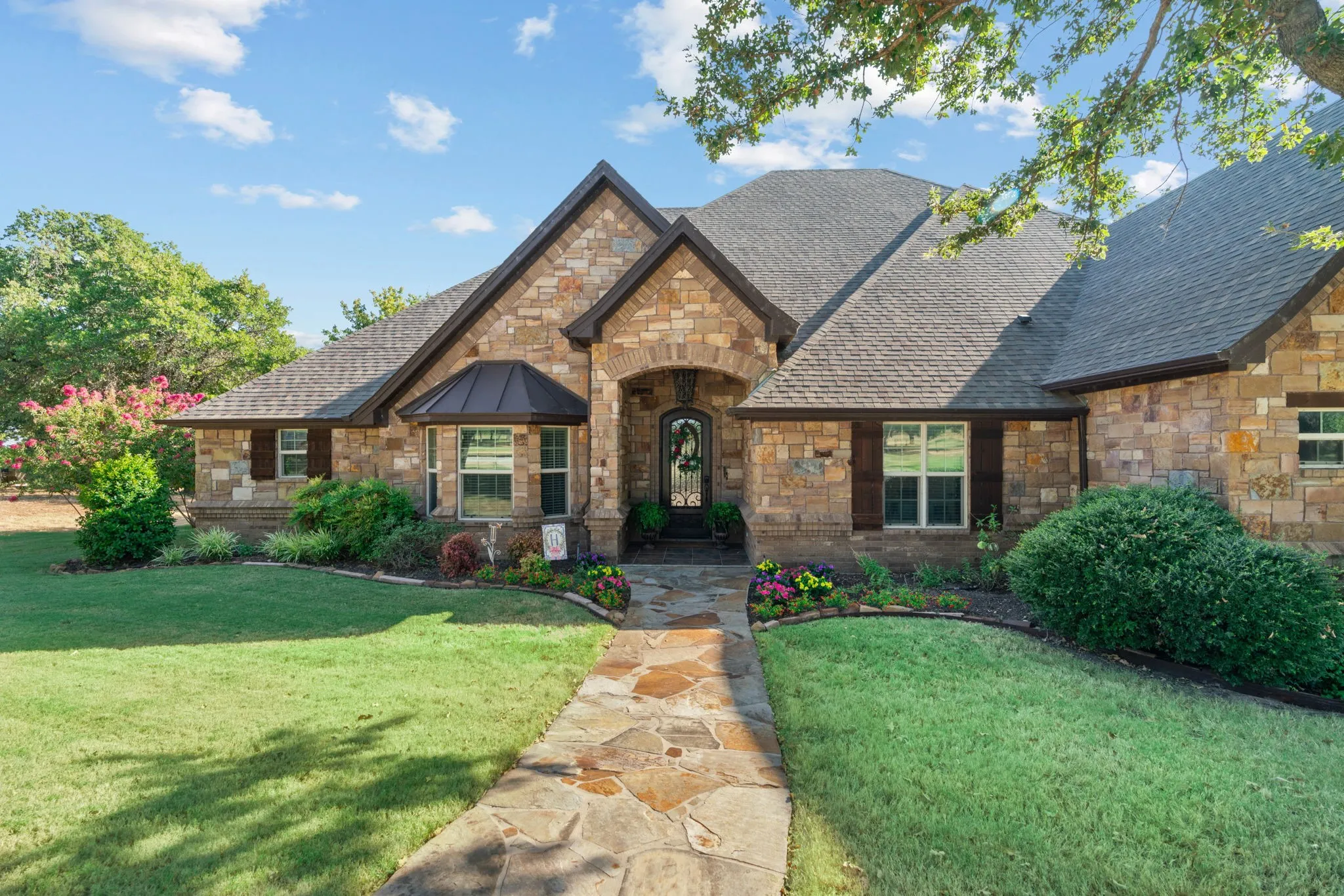 Single Family Residence For Sale in Eastland County , 173 Oakwood Trail, Eastland, Texas 76448, 3 Bedroom, 3 Bathroom, 3 Garage spaces, 2,770 Sqft, built in 2013, mls#21368549, Real Estate Agent in Eastland, Homes For Sale in Eastland county, Homes For Sale in Eastland, Realtor in Eastland Texas, Real Estate Brokerage Independent Realty Texas, Luminita Cordes Realtor