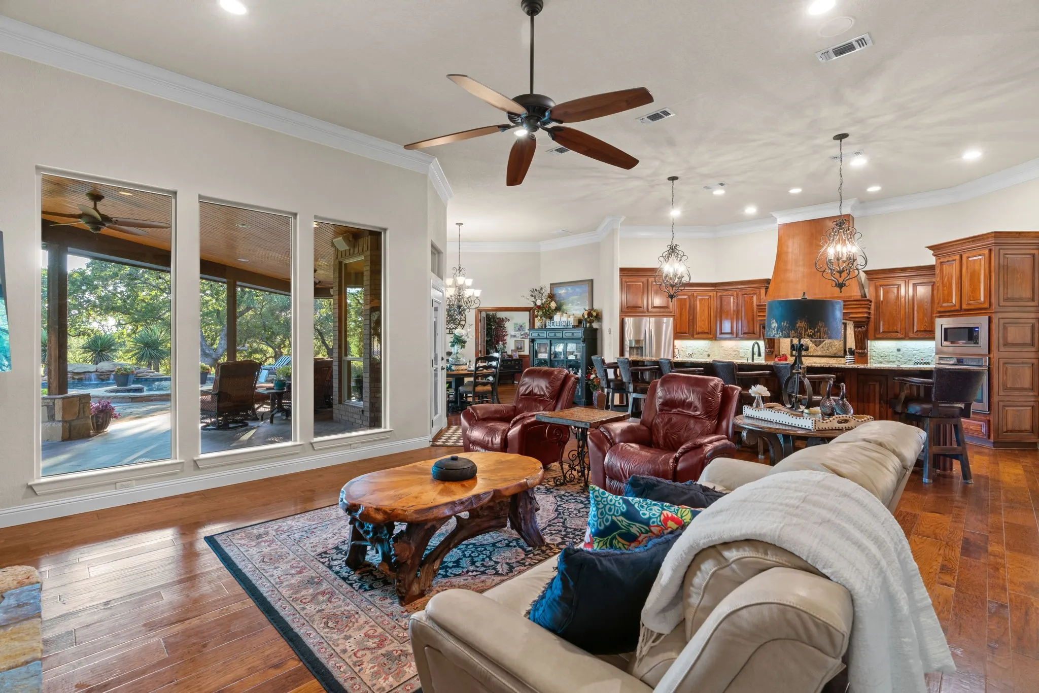 Single Family Residence For Sale in Eastland County , 173 Oakwood Trail, Eastland, Texas 76448, 3 Bedroom, 3 Bathroom, 3 Garage spaces, 2,770 Sqft, built in 2013, mls#21368549, Real Estate Agent in Eastland, Homes For Sale in Eastland county, Homes For Sale in Eastland, Realtor in Eastland Texas, Real Estate Brokerage Independent Realty Texas, Luminita Cordes Realtor