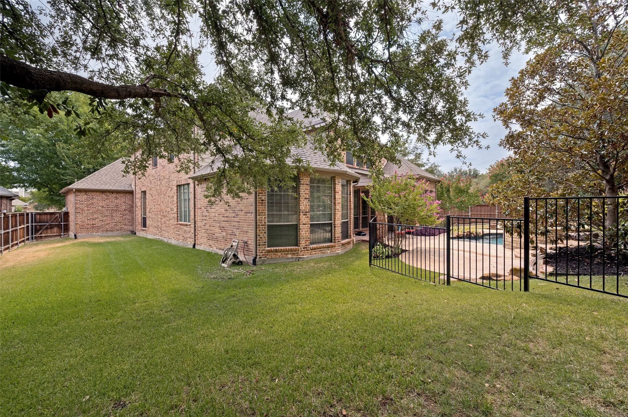 Single Family Residence For Sale in Collin County , 1001 Well Meadow Lane, Mc Kinney, Texas 75071, 5 Bedroom, 4 Bathroom, 3 Garage spaces, 3,848 Sqft, built in 2005, mls#21369157, Real Estate Agent in Mc Kinney, Homes For Sale in Collin county, Homes For Sale in Mc Kinney, Realtor in Mc Kinney Texas, Real Estate Brokerage Independent Realty Texas, Luminita Cordes Realtor