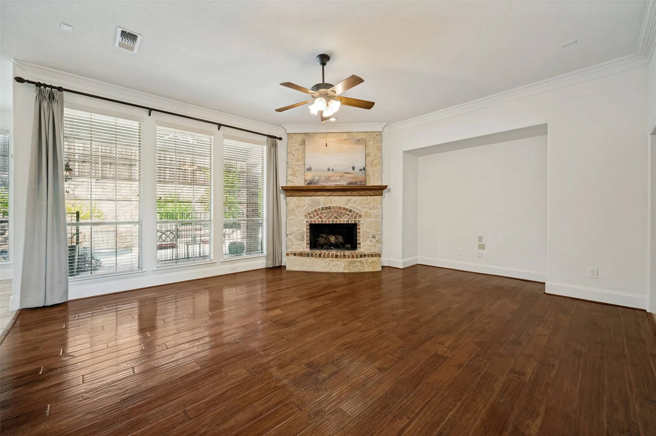 Single Family Residence For Sale in Collin County , 1001 Well Meadow Lane, Mc Kinney, Texas 75071, 5 Bedroom, 4 Bathroom, 3 Garage spaces, 3,848 Sqft, built in 2005, mls#21369157, Real Estate Agent in Mc Kinney, Homes For Sale in Collin county, Homes For Sale in Mc Kinney, Realtor in Mc Kinney Texas, Real Estate Brokerage Independent Realty Texas, Luminita Cordes Realtor