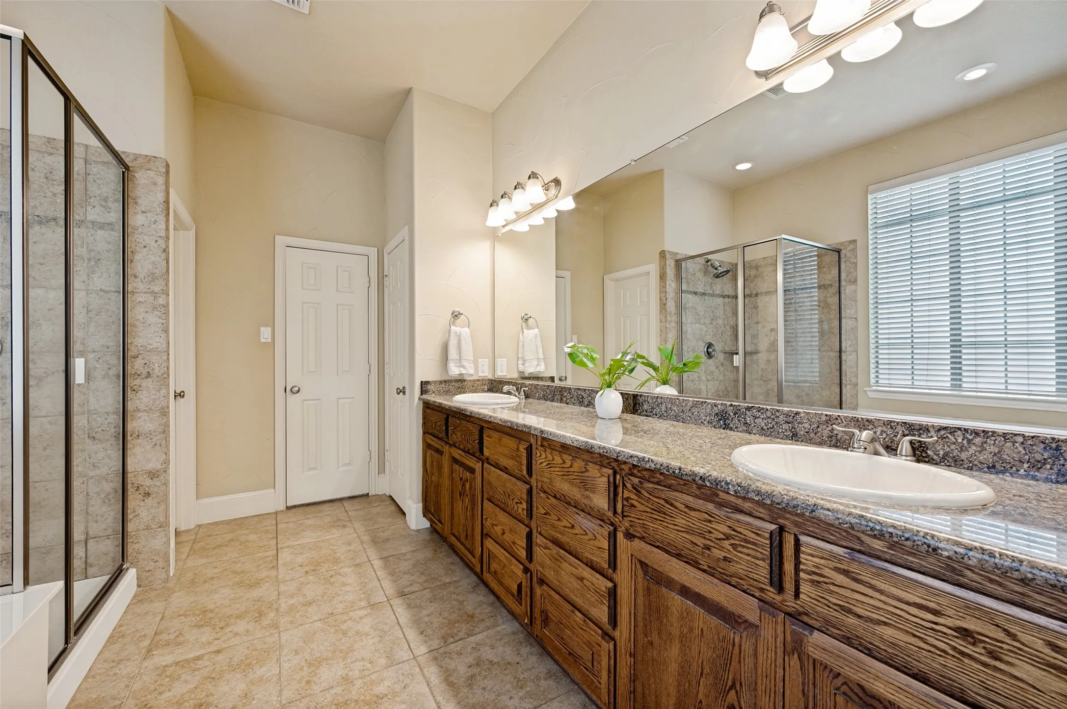Single Family Residence For Sale in Collin County , 1001 Well Meadow Lane, Mc Kinney, Texas 75071, 5 Bedroom, 4 Bathroom, 3 Garage spaces, 3,848 Sqft, built in 2005, mls#21369157, Real Estate Agent in Mc Kinney, Homes For Sale in Collin county, Homes For Sale in Mc Kinney, Realtor in Mc Kinney Texas, Real Estate Brokerage Independent Realty Texas, Luminita Cordes Realtor