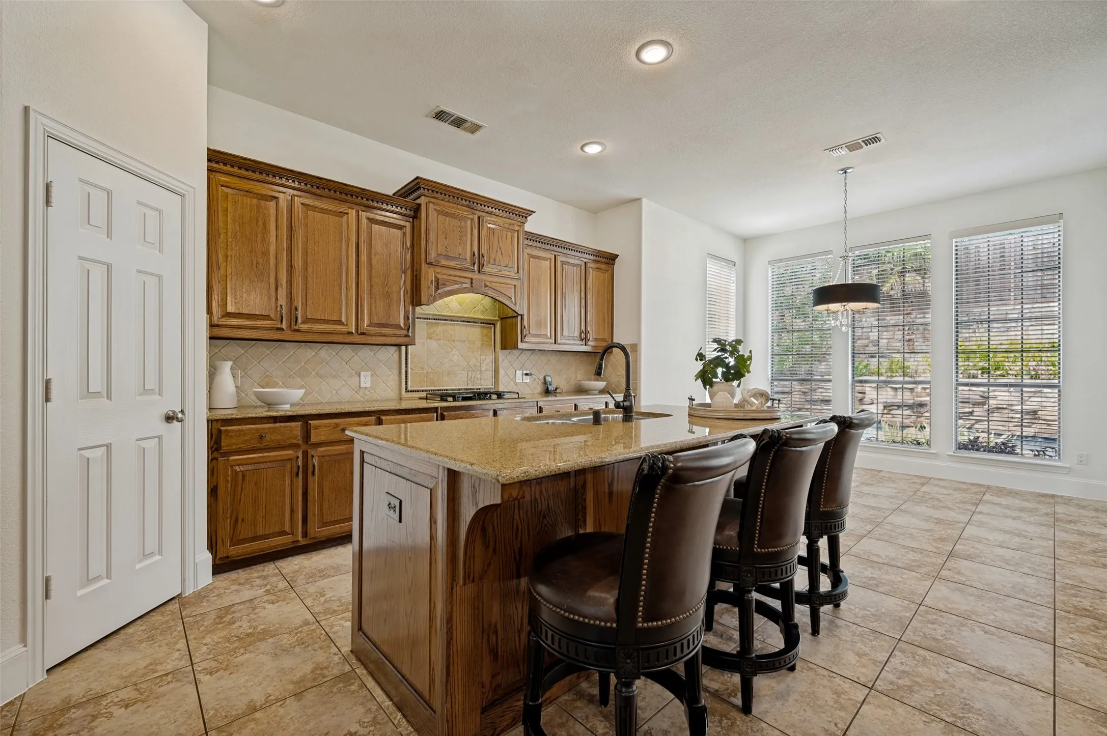 Single Family Residence For Sale in Collin County , 1001 Well Meadow Lane, Mc Kinney, Texas 75071, 5 Bedroom, 4 Bathroom, 3 Garage spaces, 3,848 Sqft, built in 2005, mls#21369157, Real Estate Agent in Mc Kinney, Homes For Sale in Collin county, Homes For Sale in Mc Kinney, Realtor in Mc Kinney Texas, Real Estate Brokerage Independent Realty Texas, Luminita Cordes Realtor