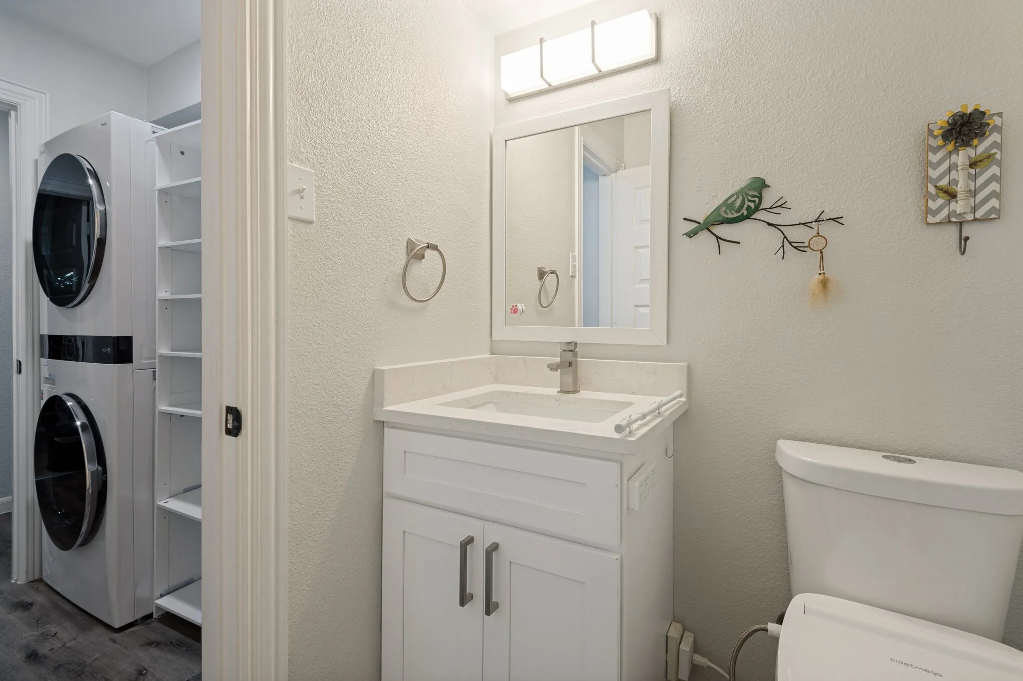 Single Family Residence For Sale in Dallas County , 1801 Green Oaks Drive, Irving, Texas 75061, 5 Bedroom, 4 Bathroom, 2 Garage spaces, 2,782 Sqft, built in 1968, mls#21370827, Real Estate Agent in Irving, Homes For Sale in Dallas county, Homes For Sale in Irving, Realtor in Irving Texas, Real Estate Brokerage Independent Realty Texas, Luminita Cordes Realtor