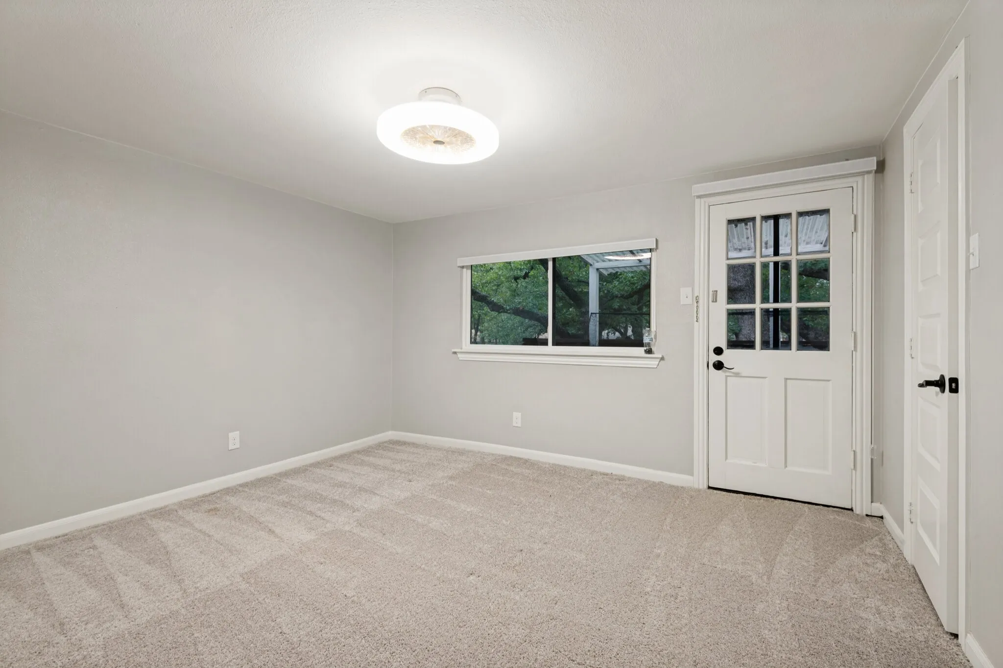 Single Family Residence For Sale in Dallas County , 1801 Green Oaks Drive, Irving, Texas 75061, 5 Bedroom, 4 Bathroom, 2 Garage spaces, 2,782 Sqft, built in 1968, mls#21370827, Real Estate Agent in Irving, Homes For Sale in Dallas county, Homes For Sale in Irving, Realtor in Irving Texas, Real Estate Brokerage Independent Realty Texas, Luminita Cordes Realtor