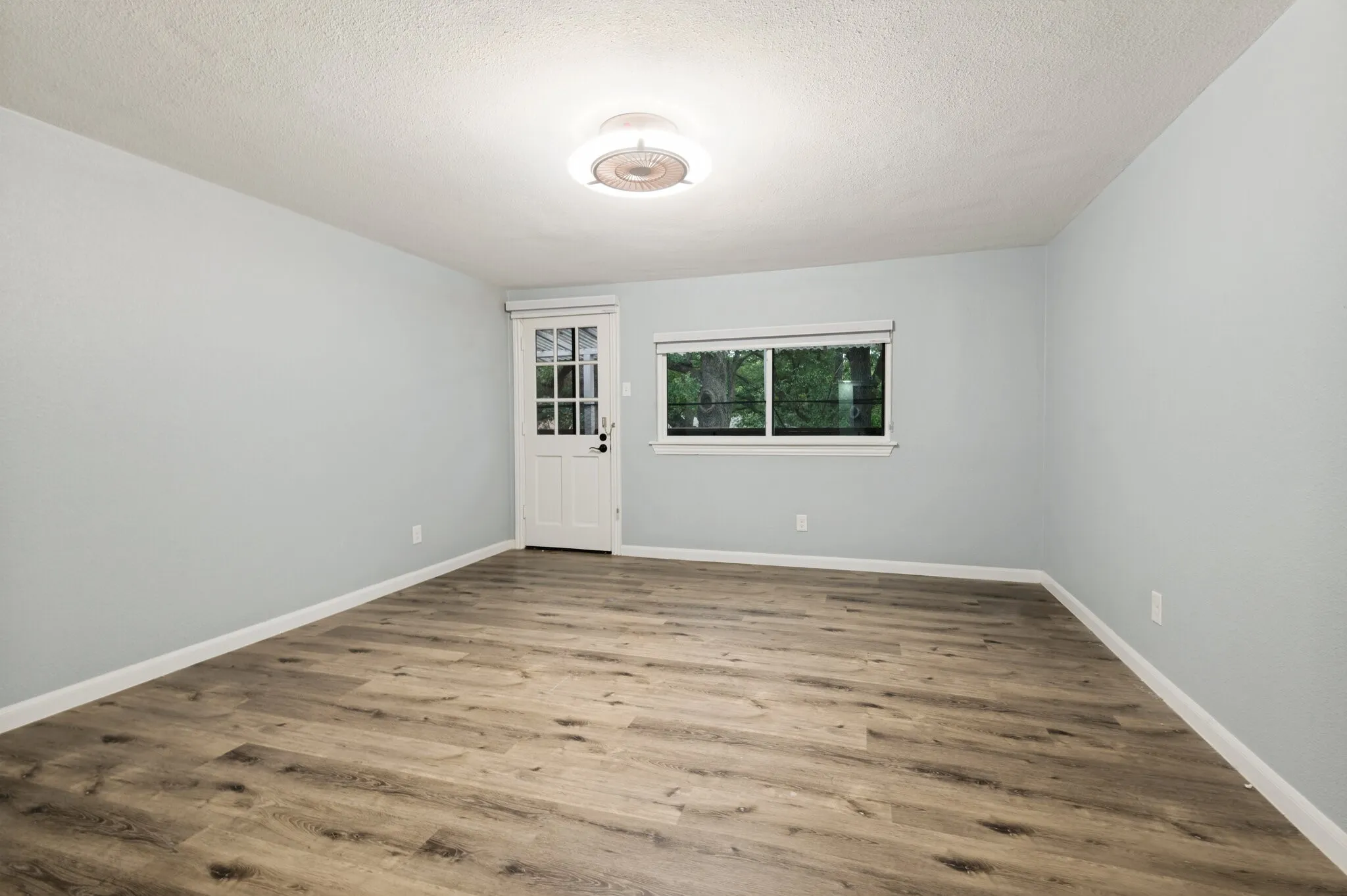 Single Family Residence For Sale in Dallas County , 1801 Green Oaks Drive, Irving, Texas 75061, 5 Bedroom, 4 Bathroom, 2 Garage spaces, 2,782 Sqft, built in 1968, mls#21370827, Real Estate Agent in Irving, Homes For Sale in Dallas county, Homes For Sale in Irving, Realtor in Irving Texas, Real Estate Brokerage Independent Realty Texas, Luminita Cordes Realtor
