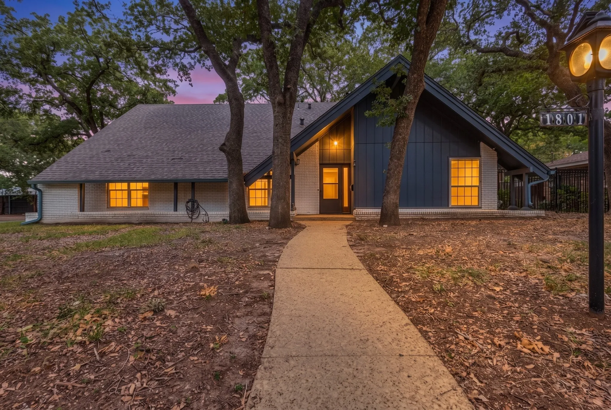 Single Family Residence For Sale in Dallas County , 1801 Green Oaks Drive, Irving, Texas 75061, 5 Bedroom, 4 Bathroom, 2 Garage spaces, 2,782 Sqft, built in 1968, mls#21370827, Real Estate Agent in Irving, Homes For Sale in Dallas county, Homes For Sale in Irving, Realtor in Irving Texas, Real Estate Brokerage Independent Realty Texas, Luminita Cordes Realtor
