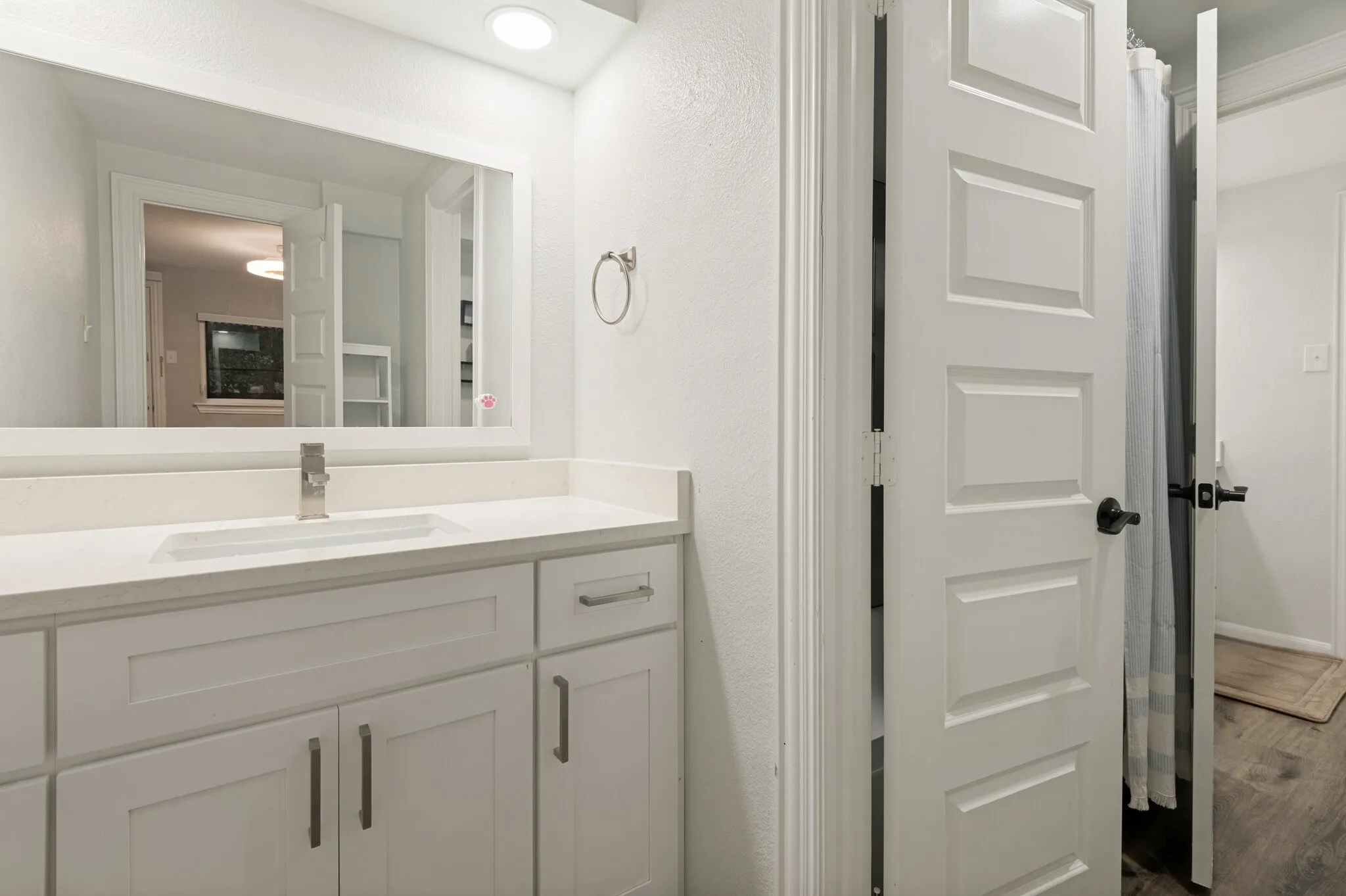 Single Family Residence For Sale in Dallas County , 1801 Green Oaks Drive, Irving, Texas 75061, 5 Bedroom, 4 Bathroom, 2 Garage spaces, 2,782 Sqft, built in 1968, mls#21370827, Real Estate Agent in Irving, Homes For Sale in Dallas county, Homes For Sale in Irving, Realtor in Irving Texas, Real Estate Brokerage Independent Realty Texas, Luminita Cordes Realtor