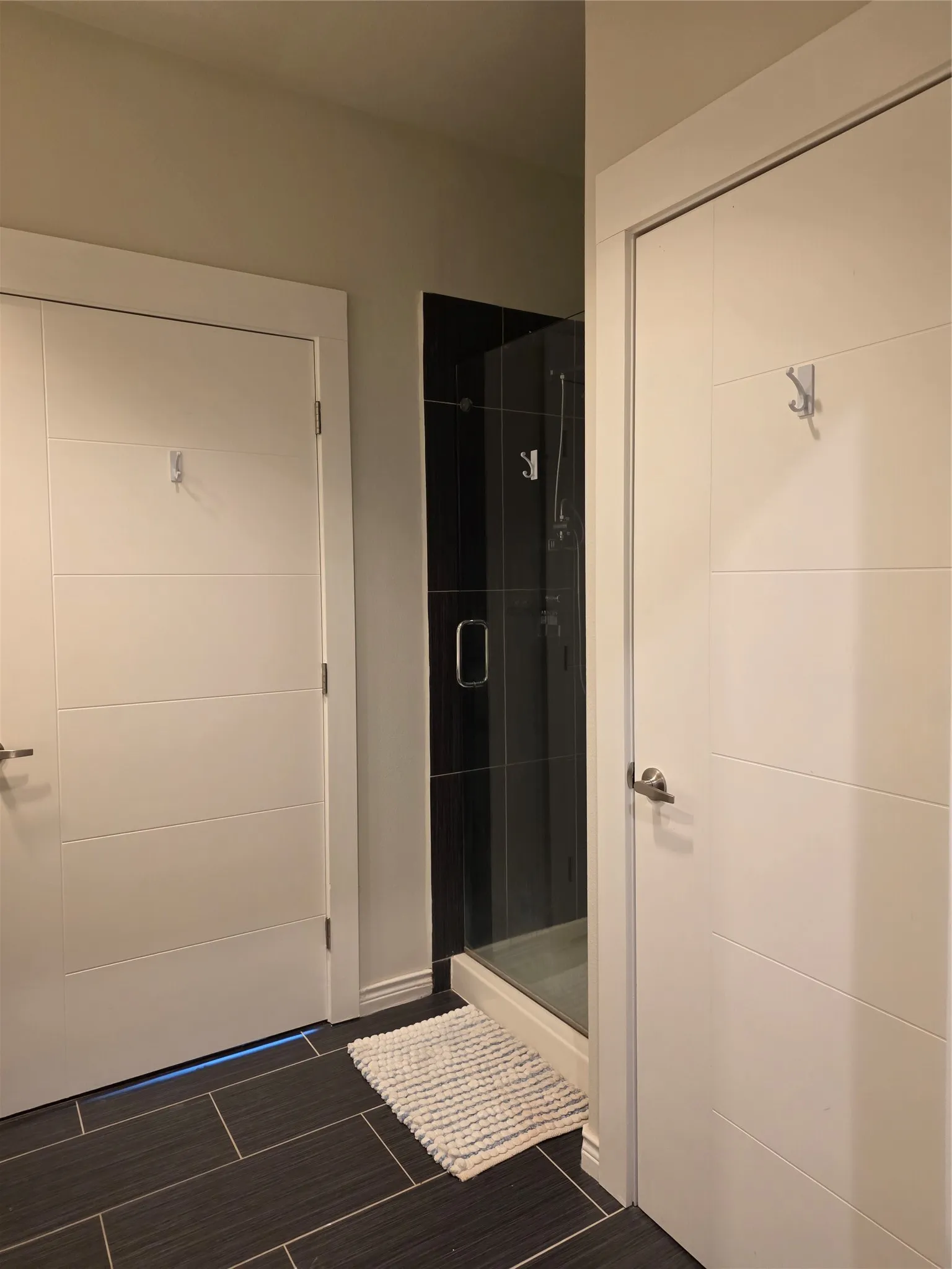 Condominium For Rent in Dallas County , 1100 W Trinity Mills Road 2044, Carrollton, Texas 75006, 2 Bedroom, 2 Bathroom, Garage spaces, 1,295 Sqft, built in 2012, mls#21371002, Real Estate Agent in Carrollton, Homes For Rent in Dallas county, Homes For Rent in Carrollton, Realtor in Carrollton Texas, Real Estate Brokerage Independent Realty Texas, Luminita Cordes Realtor