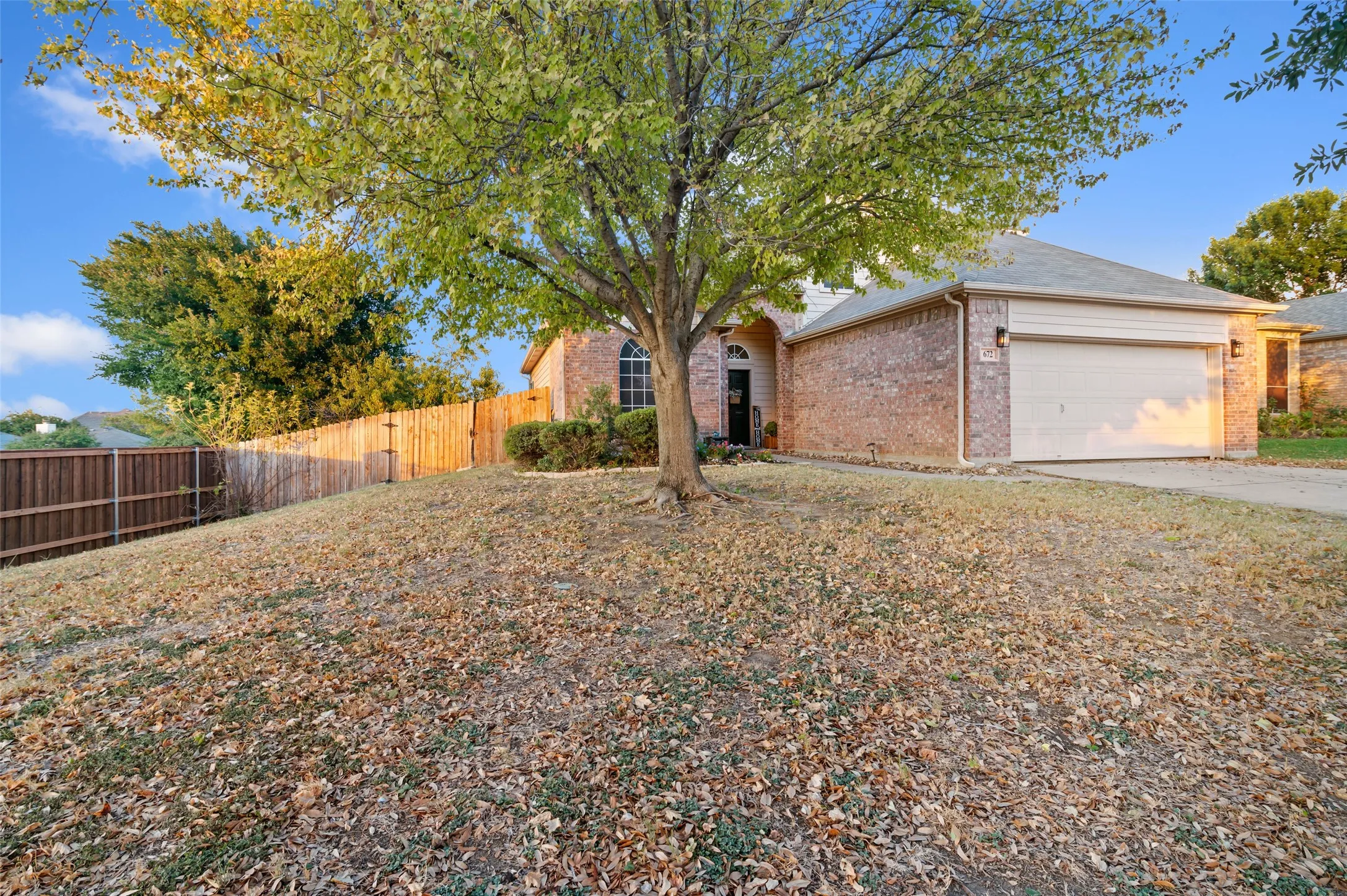 Single Family Residence For Sale in Tarrant County , 672 Rosario Lane, Fort Worth, Texas 76052, 4 Bedroom, 3 Bathroom, 2 Garage spaces, 2,299 Sqft, built in 2006, mls#21362022, Real Estate Agent in Fort Worth, Homes For Sale in Tarrant county, Homes For Sale in Fort Worth, Realtor in Fort Worth Texas, Real Estate Brokerage Independent Realty Texas, Luminita Cordes Realtor