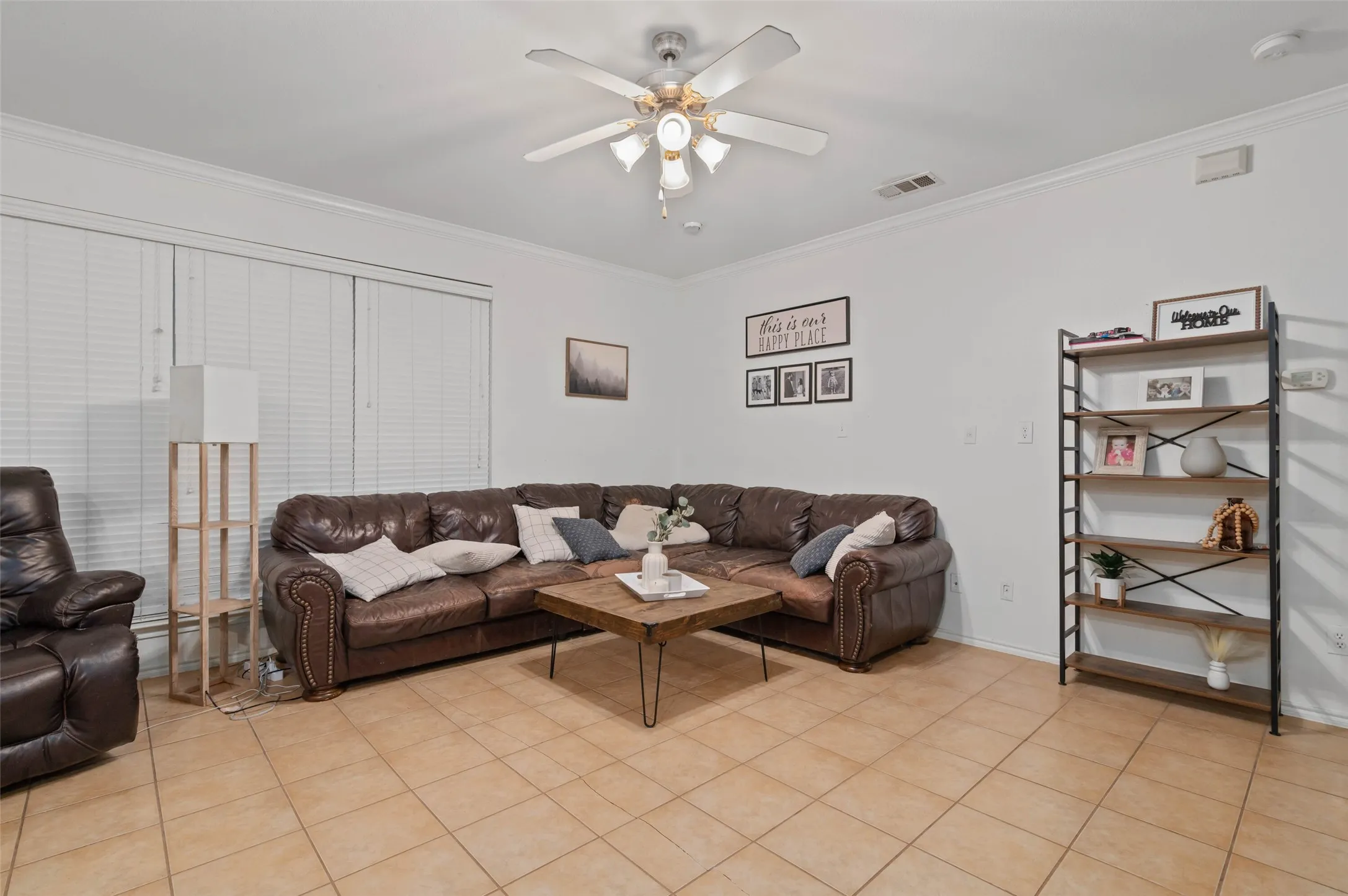 Single Family Residence For Sale in Tarrant County , 672 Rosario Lane, Fort Worth, Texas 76052, 4 Bedroom, 3 Bathroom, 2 Garage spaces, 2,299 Sqft, built in 2006, mls#21362022, Real Estate Agent in Fort Worth, Homes For Sale in Tarrant county, Homes For Sale in Fort Worth, Realtor in Fort Worth Texas, Real Estate Brokerage Independent Realty Texas, Luminita Cordes Realtor