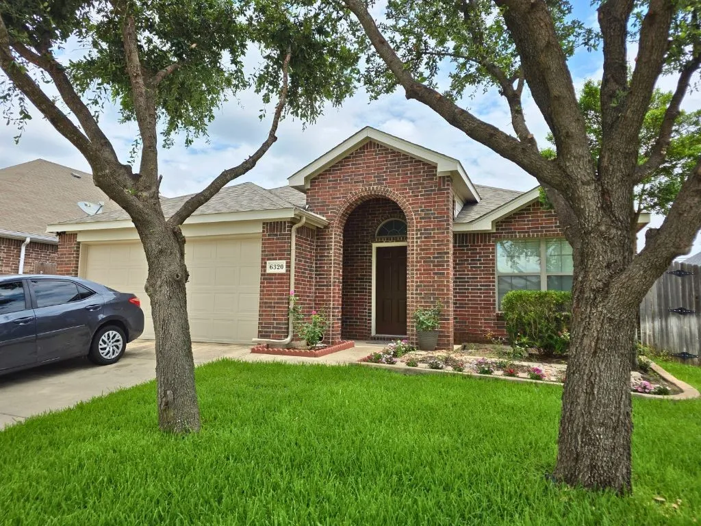 Single Family Residence For Rent in Tarrant County , 6320 Spring Ranch Drive, Fort Worth, Texas 76179, 3 Bedroom, 2 Bathroom, 2 Garage spaces, 1,680 Sqft, built in 2009, mls#21307576, Real Estate Agent in Fort Worth, Homes For Rent in Tarrant county, Homes For Rent in Fort Worth, Realtor in Fort Worth Texas, Real Estate Brokerage Independent Realty Texas, Luminita Cordes Realtor