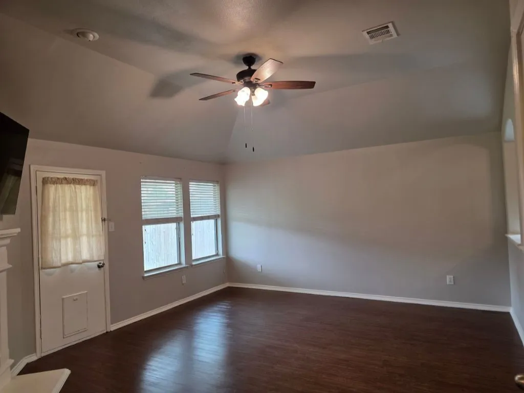 Single Family Residence For Rent in Tarrant County , 6320 Spring Ranch Drive, Fort Worth, Texas 76179, 3 Bedroom, 2 Bathroom, 2 Garage spaces, 1,680 Sqft, built in 2009, mls#21307576, Real Estate Agent in Fort Worth, Homes For Rent in Tarrant county, Homes For Rent in Fort Worth, Realtor in Fort Worth Texas, Real Estate Brokerage Independent Realty Texas, Luminita Cordes Realtor
